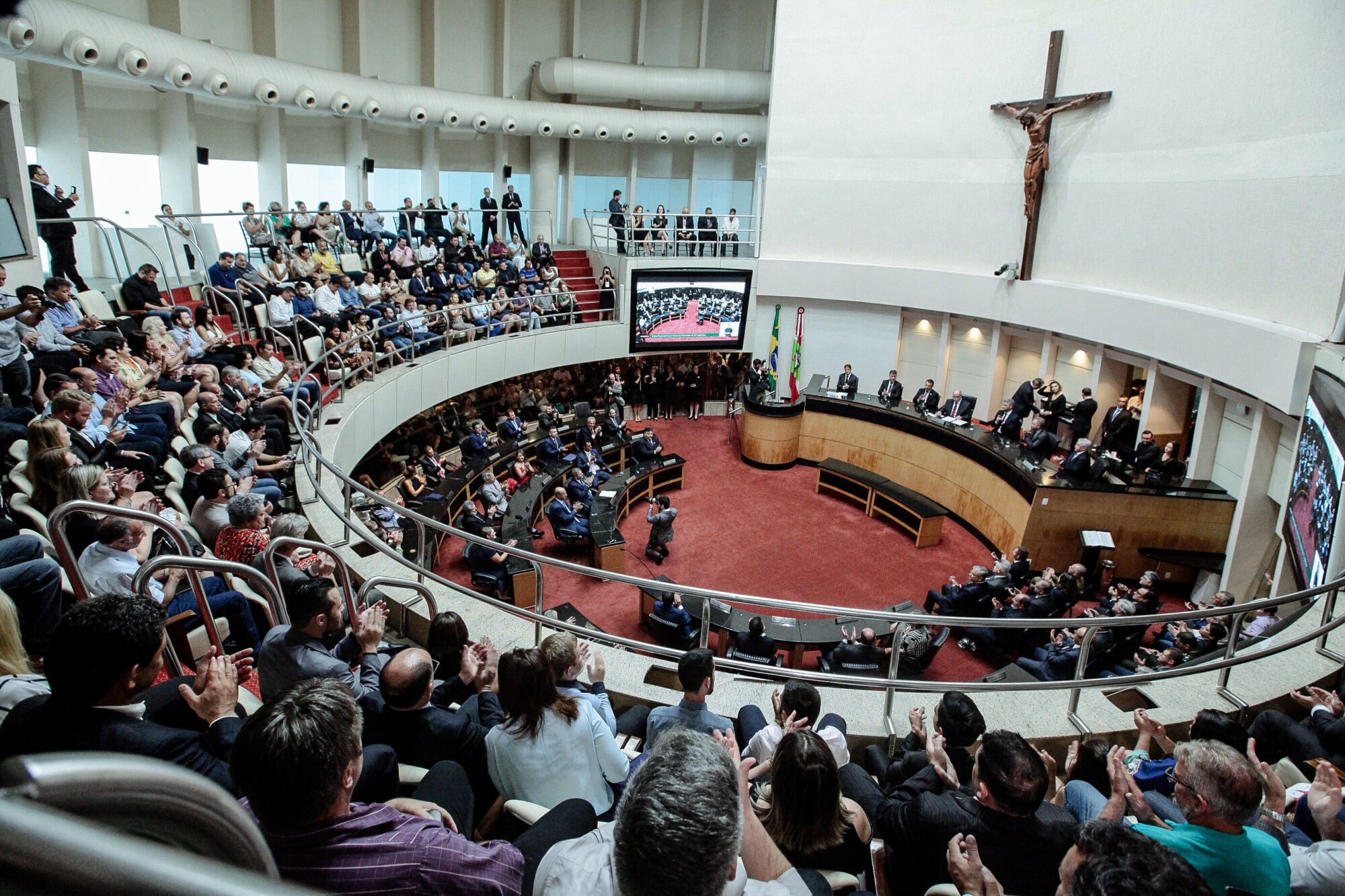 Deputados eleitos para o mandato 2019-2023 são oficialmente empossados