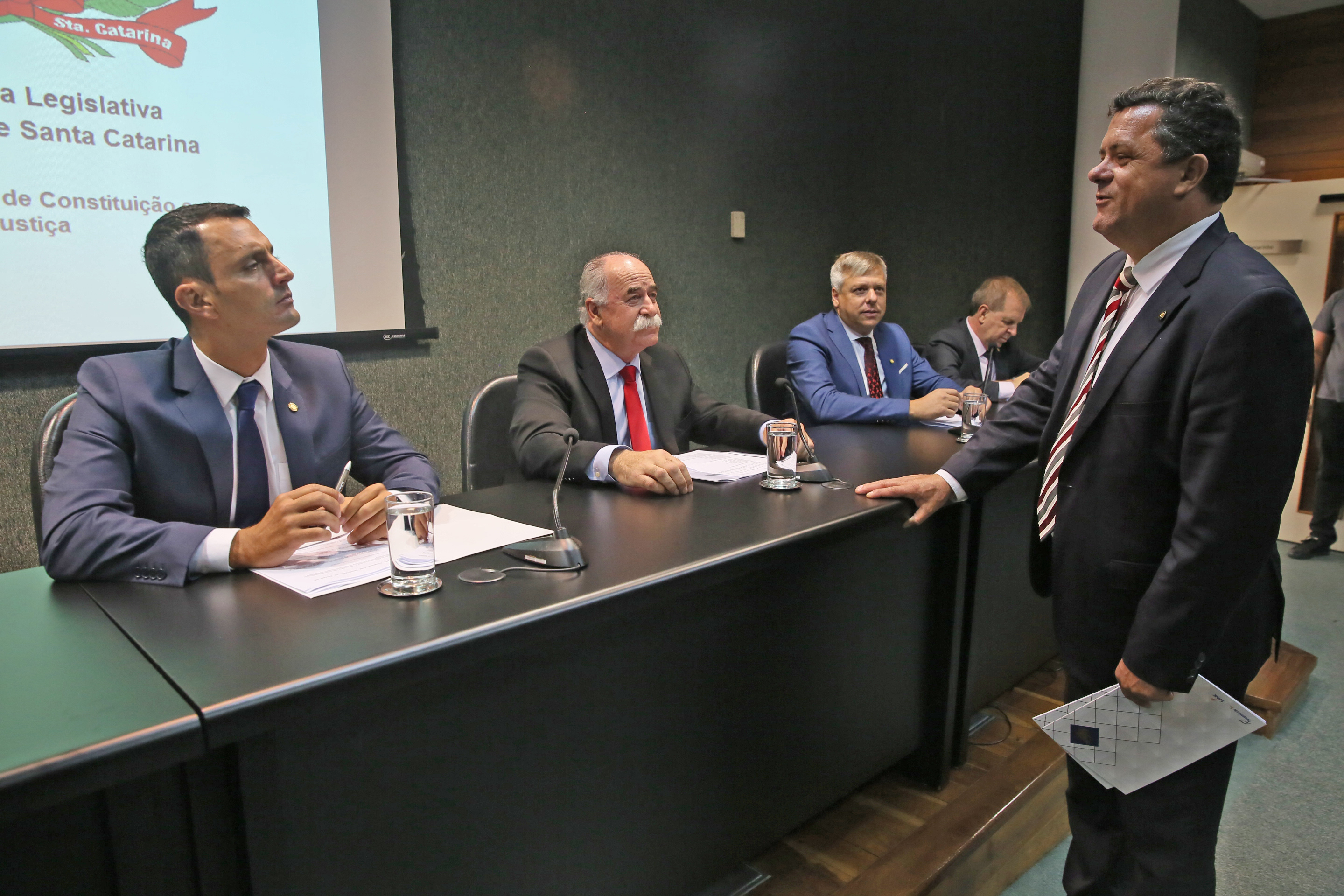 CCJ - Comissão de Constituição e Justiça é Instalada. Deputados Romildo Titon (MDB) e Milton Hobus (PSD) são eleitos presidente e vice da Comissão.