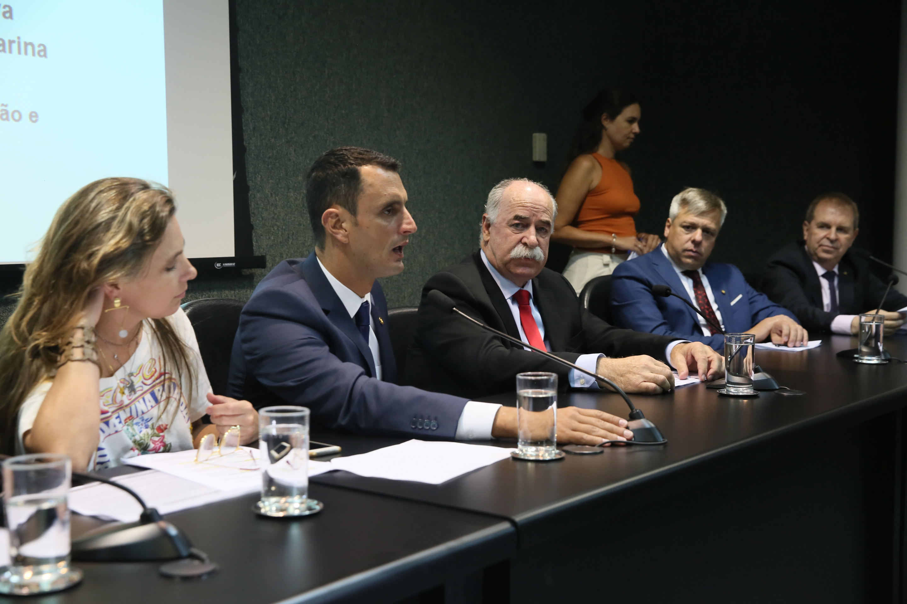 CCJ - Comissão de Constituição e Justiça é Instalada. Deputados Romildo Titon (MDB) e Milton Hobus (PSD) são eleitos presidente e vice da Comissão.