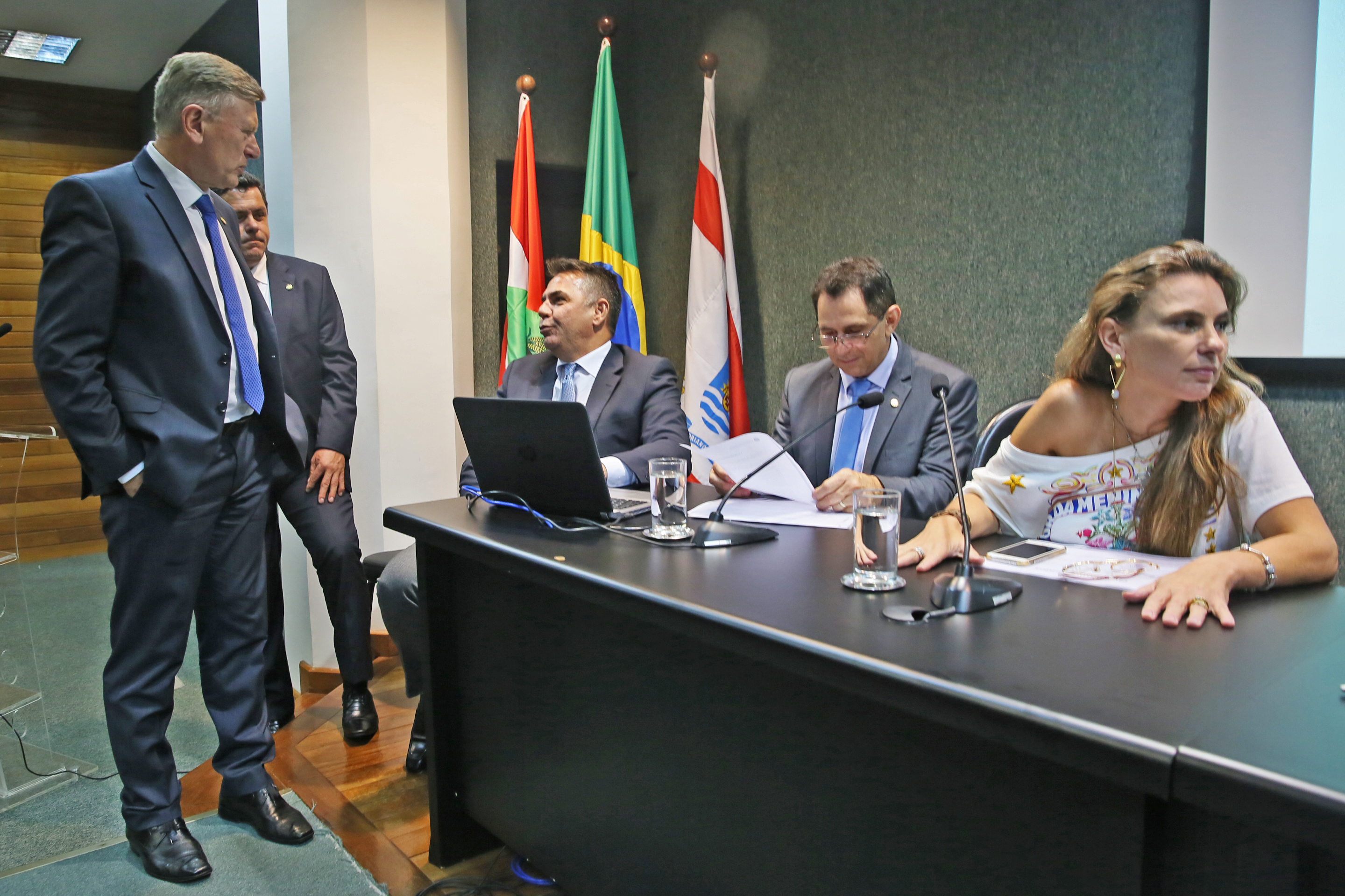 CCJ - Comissão de Constituição e Justiça é Instalada. Deputados Romildo Titon (MDB) e Milton Hobus (PSD) são eleitos presidente e vice da Comissão.