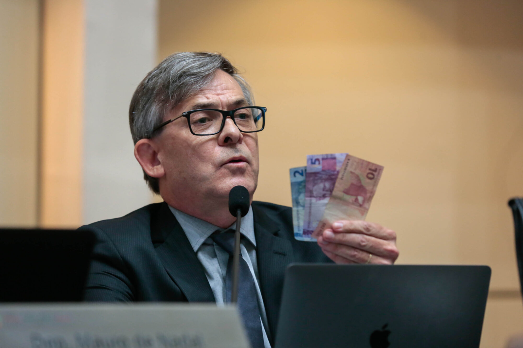 Secretário descarta revogação de decretos que tiram benefícios fiscais