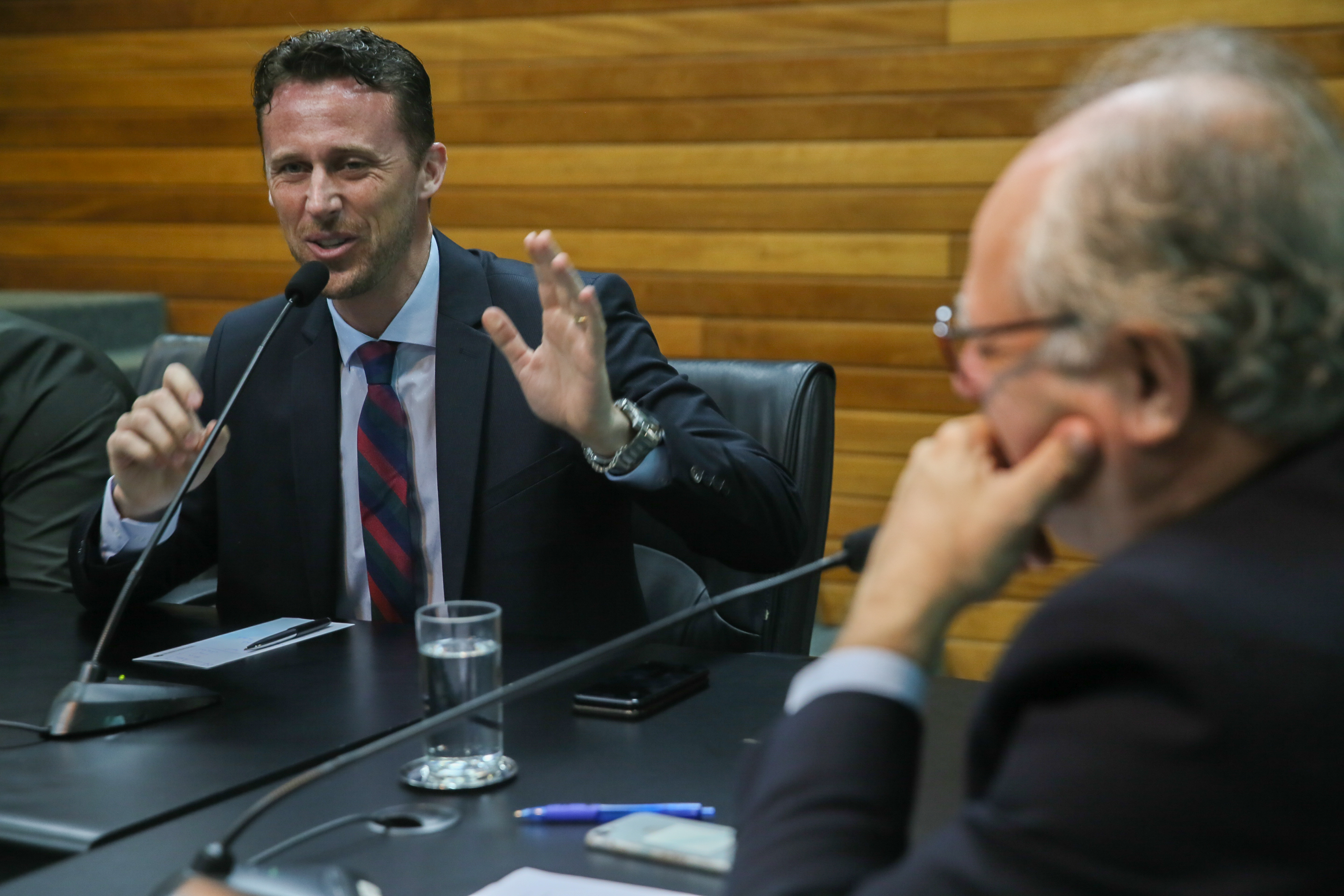 Comissão de Defesa dos Direitos da Pessoa com Deficiência é instalada. Deputados Vicente Caropreso (PSDB) e José Milton (PP) são eleitos presidente e vice da comissão.