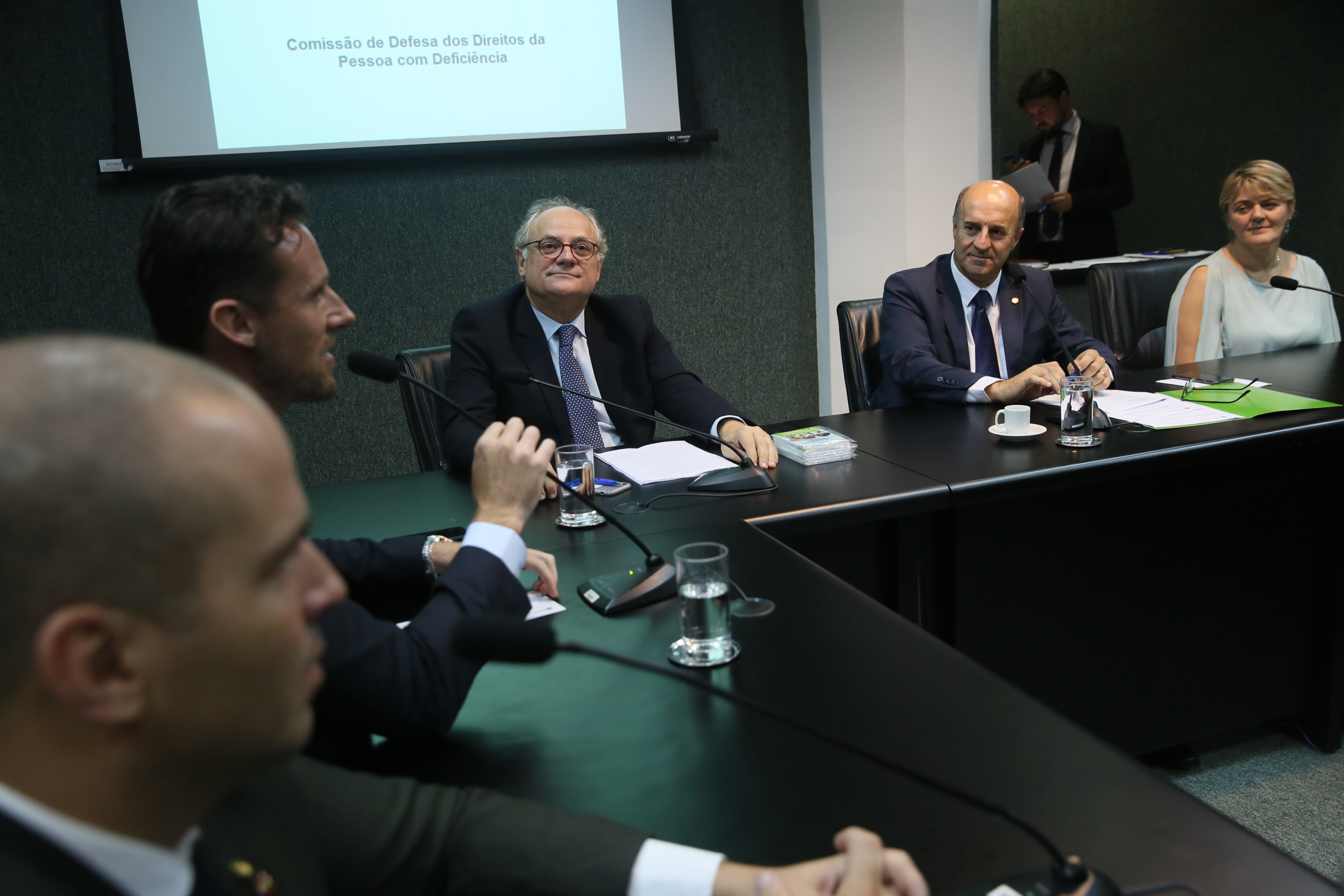 Comissão de Defesa dos Direitos da Pessoa com Deficiência é instalada. Deputados Vicente Caropreso (PSDB) e José Milton (PP) são eleitos presidente e vice da comissão.
