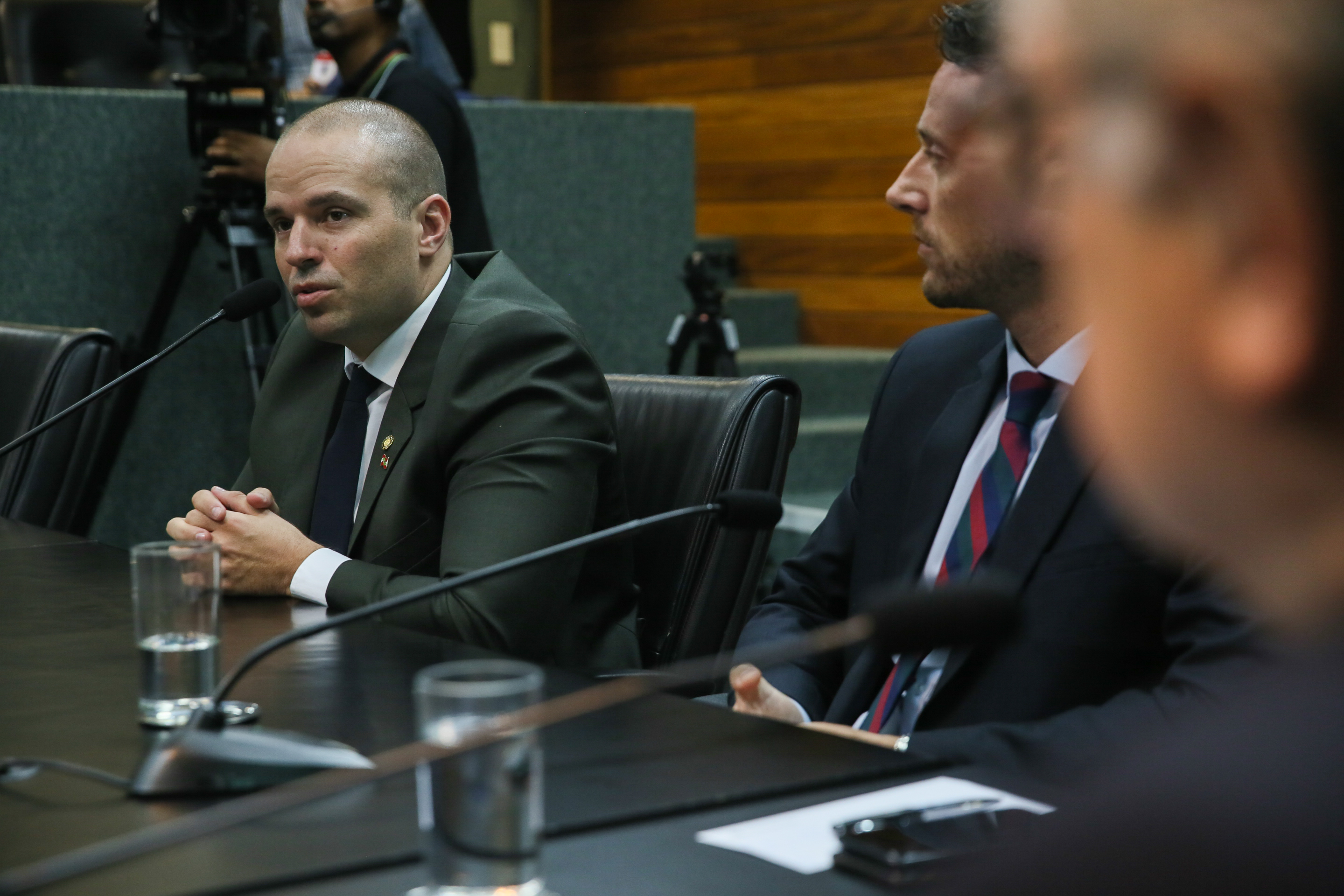 Comissão de Defesa dos Direitos da Pessoa com Deficiência é instalada. Deputados Vicente Caropreso (PSDB) e José Milton (PP) são eleitos presidente e vice da comissão.