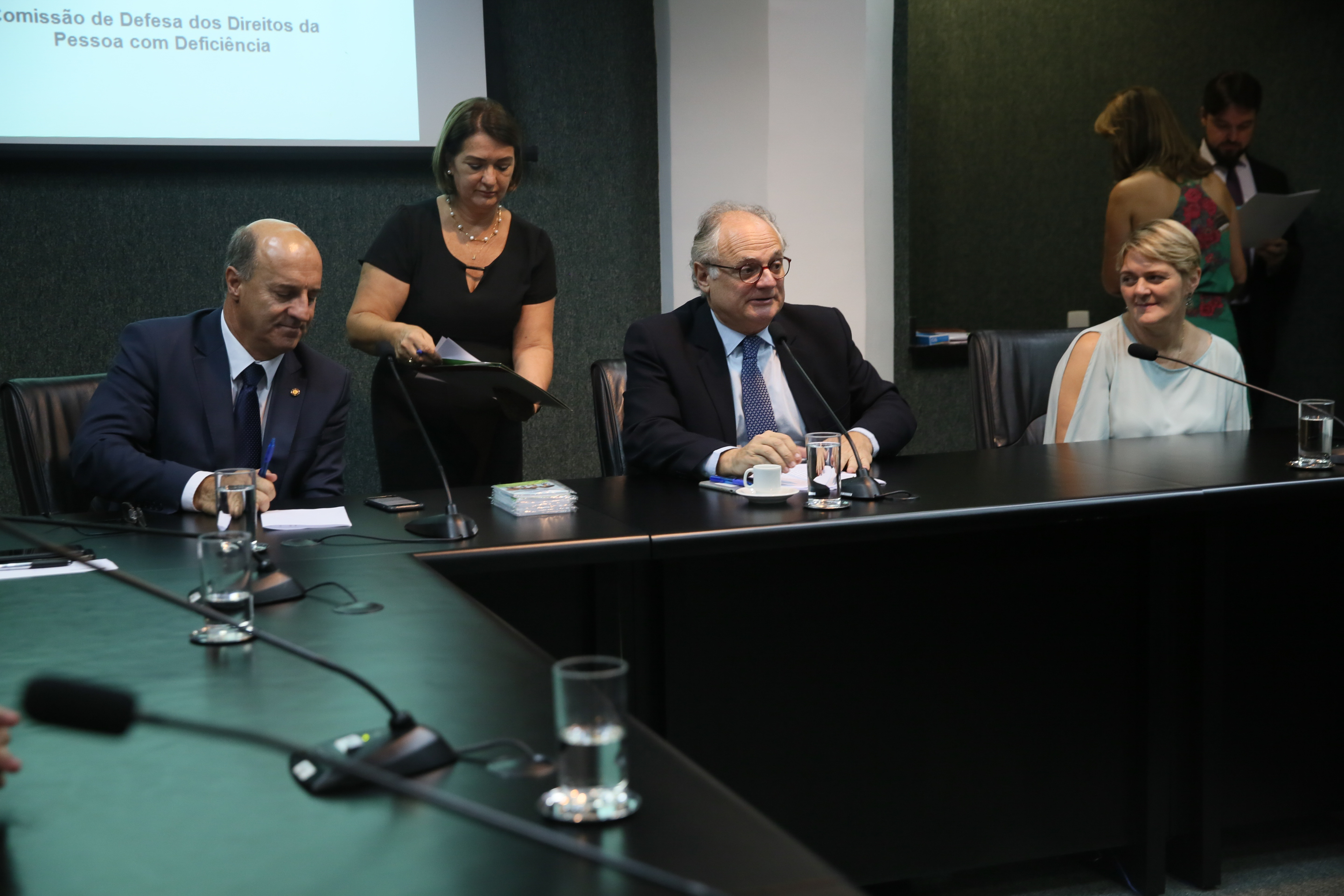 Comissão de Defesa dos Direitos da Pessoa com Deficiência é instalada. Deputados Vicente Caropreso (PSDB) e José Milton (PP) são eleitos presidente e vice da comissão.