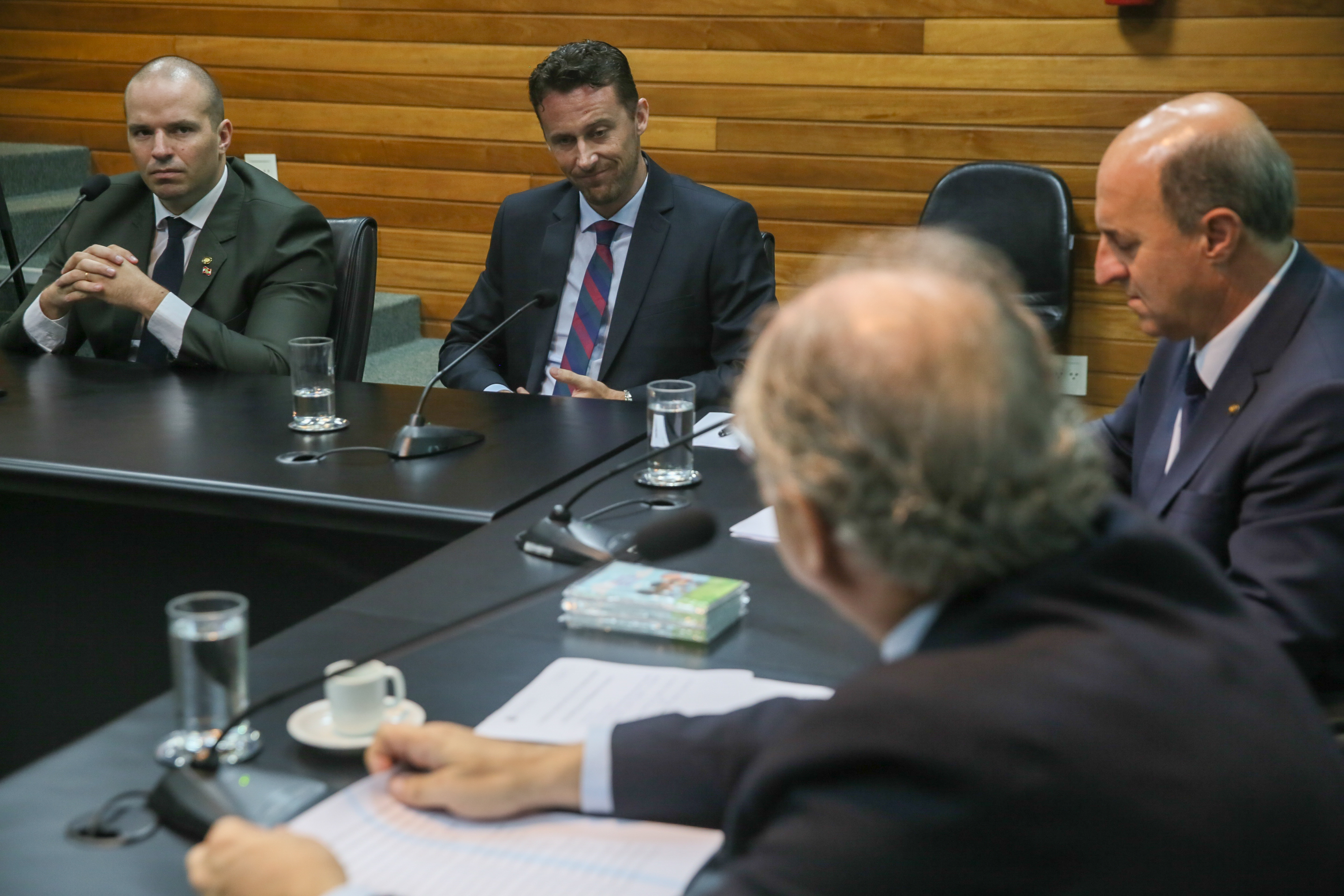 Comissão de Defesa dos Direitos da Pessoa com Deficiência é instalada. Deputados Vicente Caropreso (PSDB) e José Milton (PP) são eleitos presidente e vice da comissão.