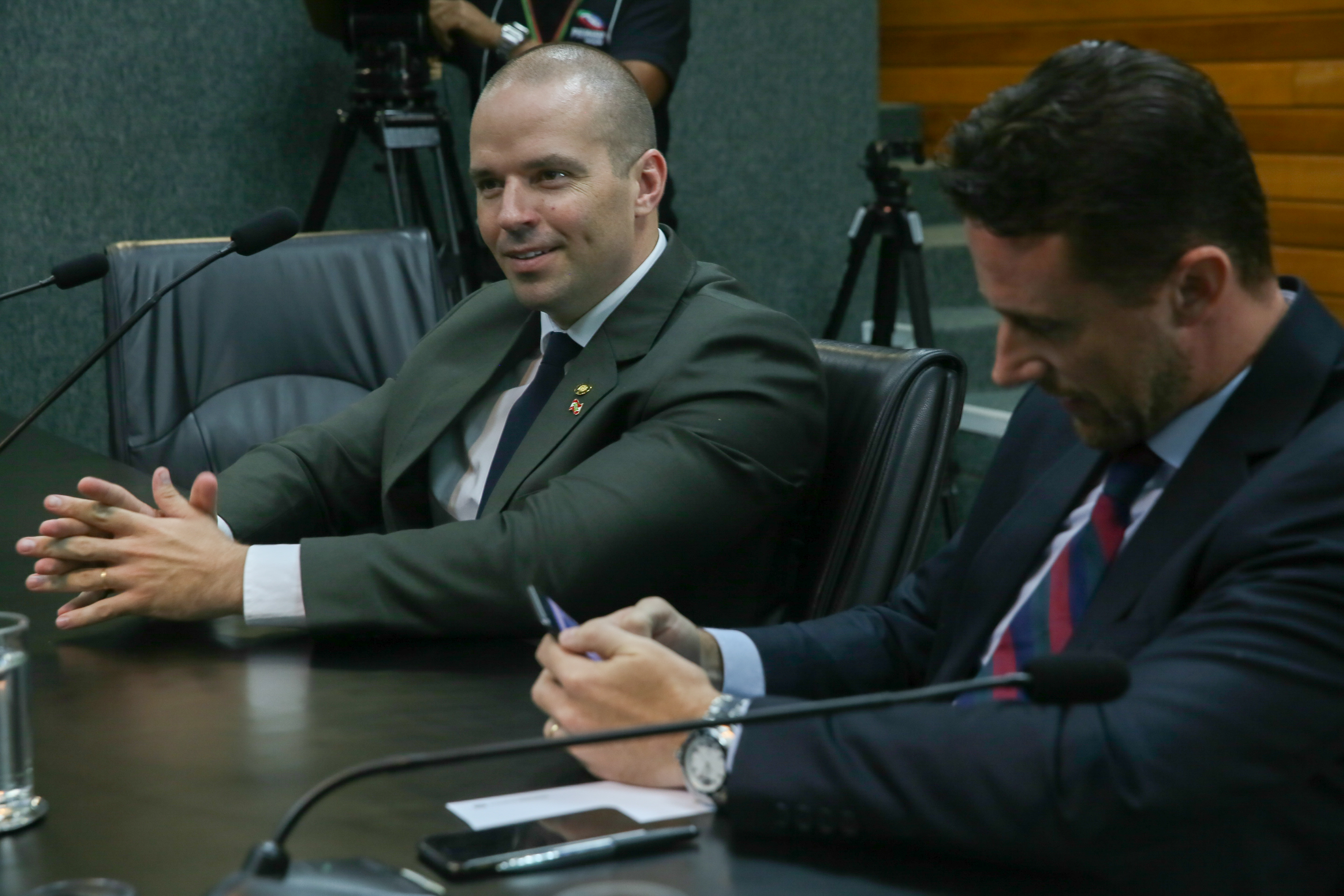 Comissão de Defesa dos Direitos da Pessoa com Deficiência é instalada. Deputados Vicente Caropreso (PSDB) e José Milton (PP) são eleitos presidente e vice da comissão.