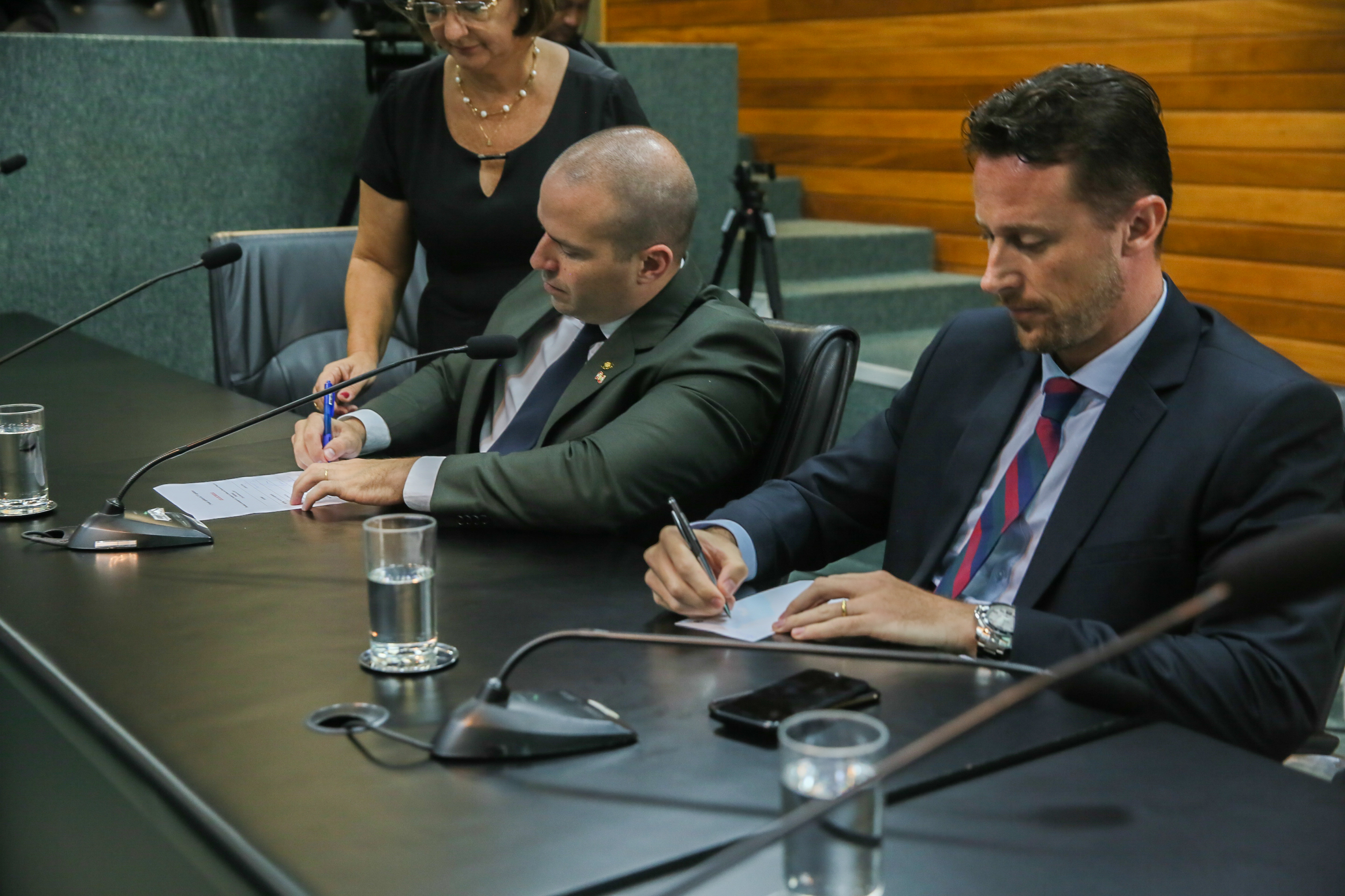 Comissão de Defesa dos Direitos da Pessoa com Deficiência é instalada. Deputados Vicente Caropreso (PSDB) e José Milton (PP) são eleitos presidente e vice da comissão.