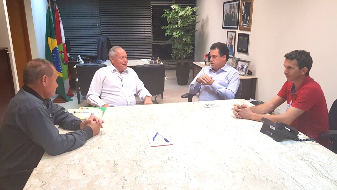 Deputado Rodrigo Minotto recebe prefeitos