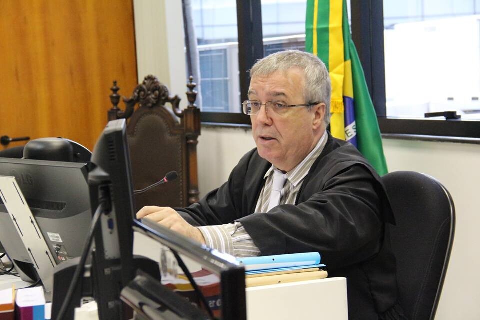 UNE e Lédio Rosa são homenageados por Fabiano da Luz