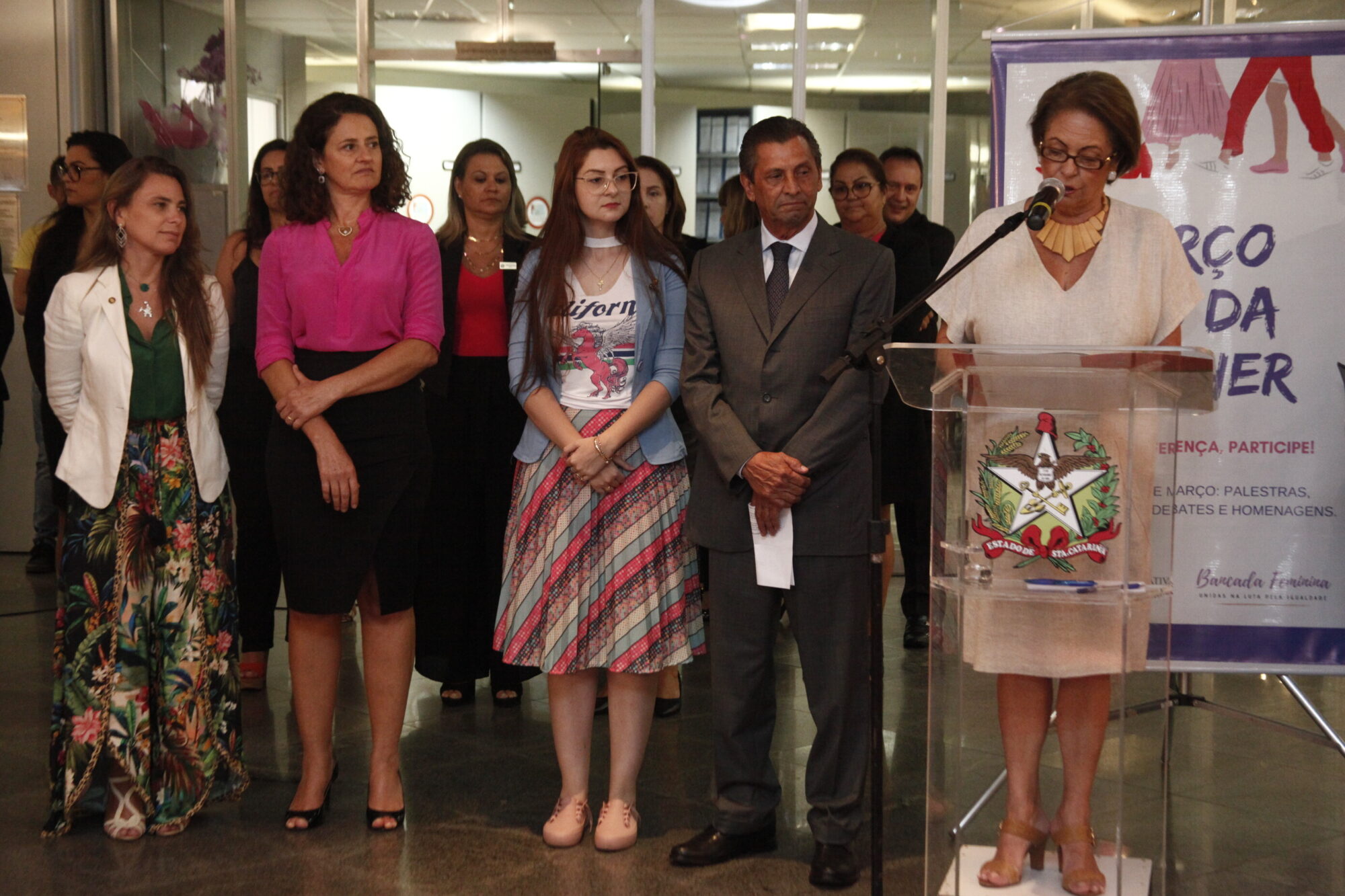 Deputada Ada de Luca, coordenadora da Bancada Feminina, deputado Julio Garcia e as deputadas Paulinha, Marlene Fengler e Ana Campagnolo