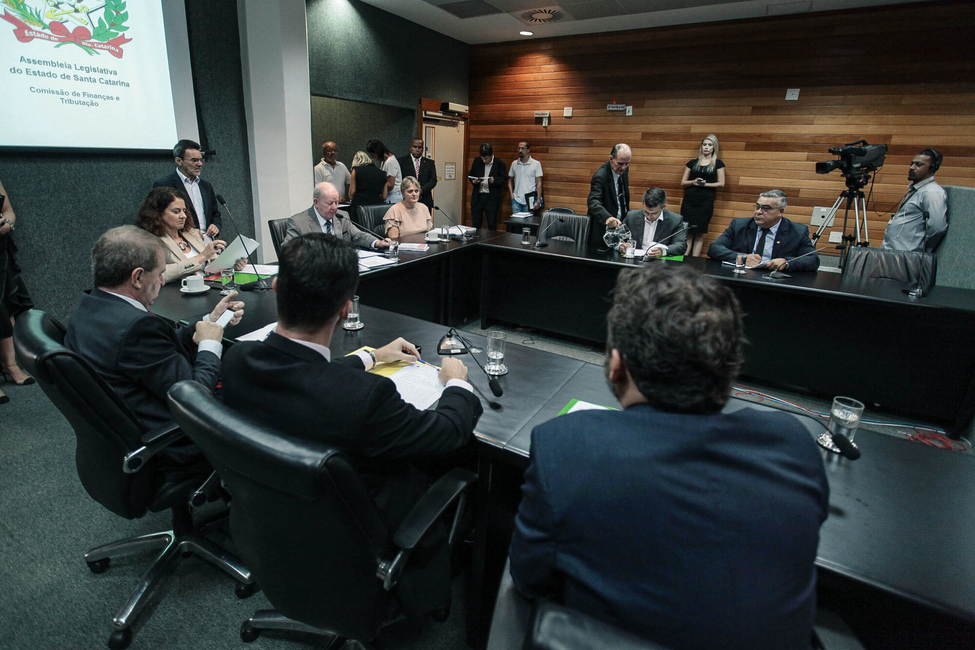 Finanças aprova PL que suspende efeitos dos decretos sobre o ICMS