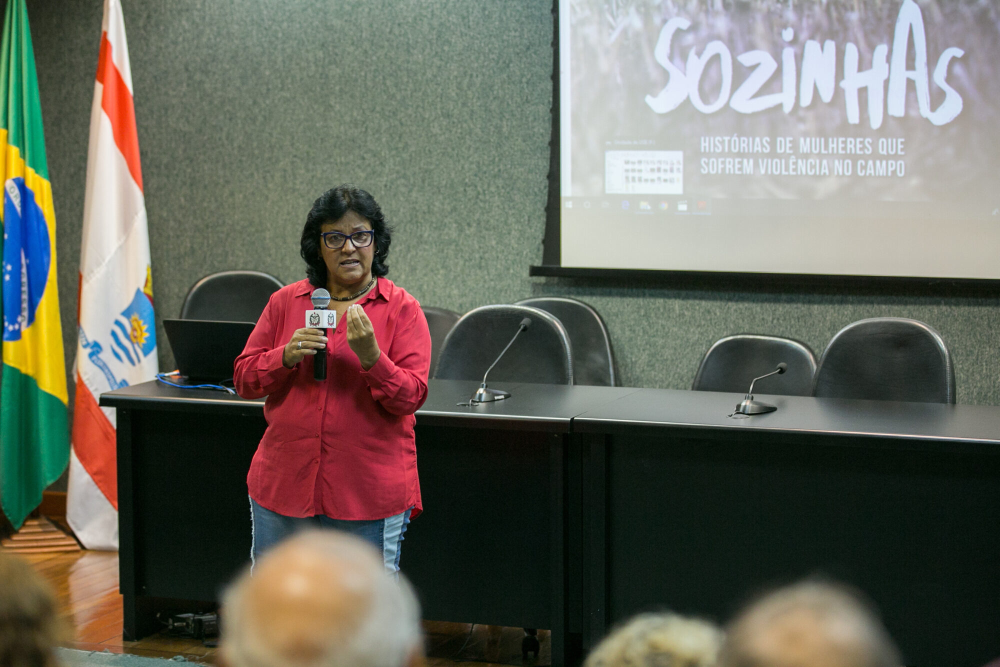 A jornalista Ângela Bastos apresentou o trabalho multimídia “Sozinhas – Histórias de mulheres que sofrem violência no campo”.