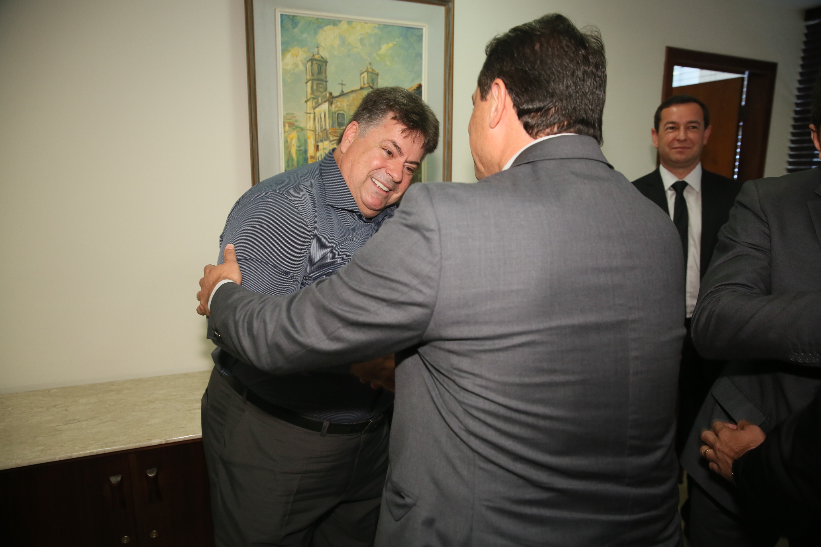 Presidente Julio Garcia recebe das mãos do Governador o projeto da Reforma Administrativa.
