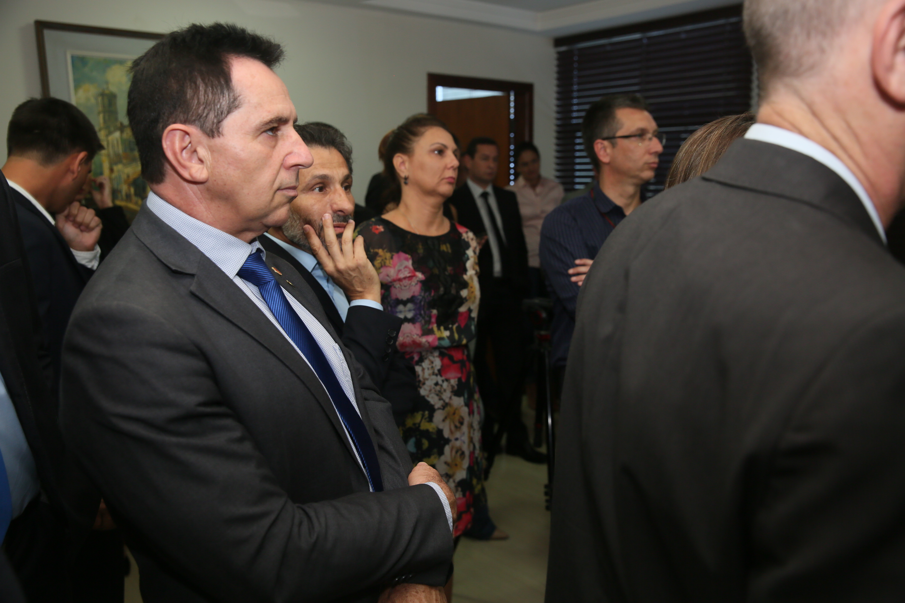 Presidente Julio Garcia recebe das mãos do Governador o projeto da Reforma Administrativa.