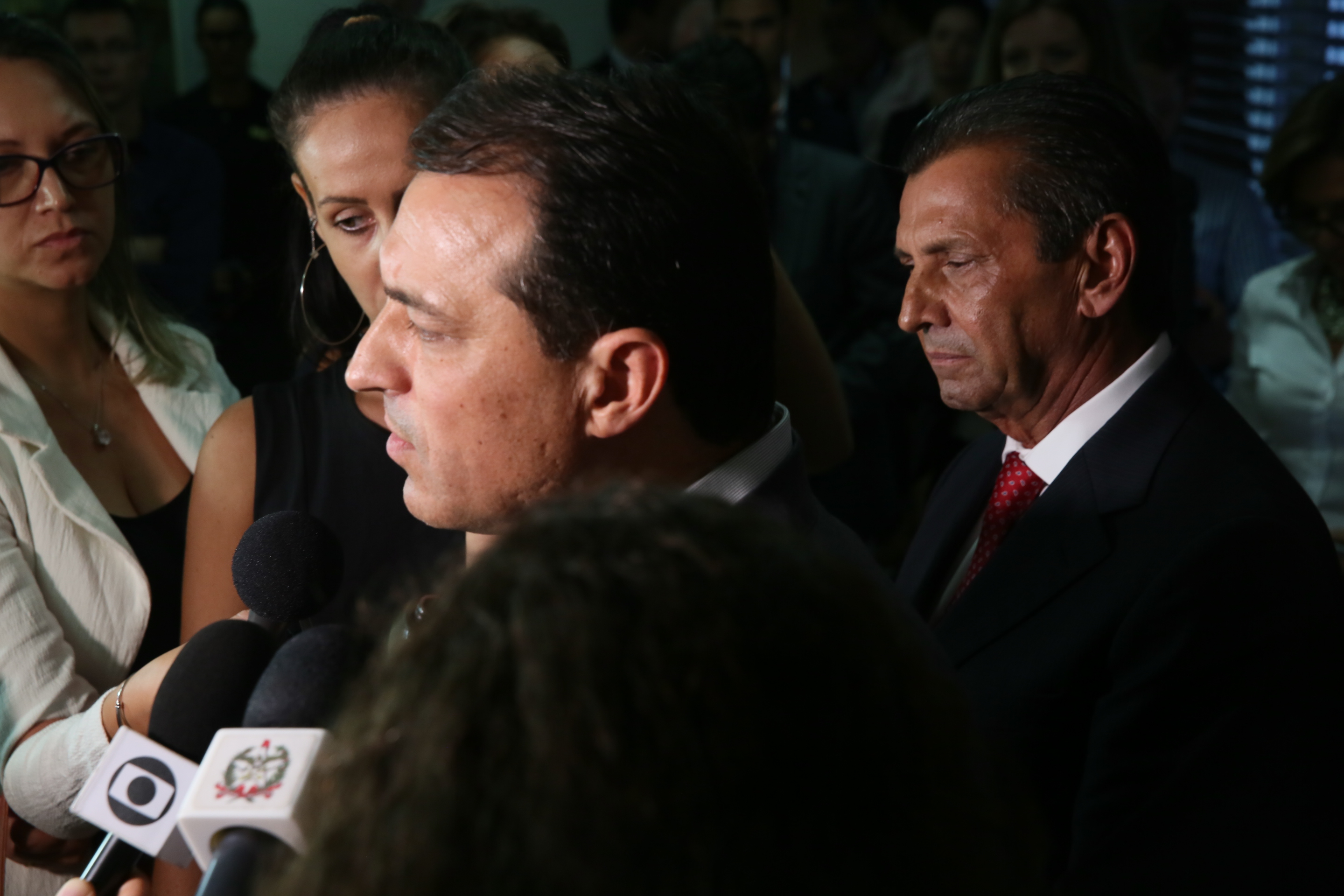 Presidente Julio Garcia recebe das mãos do Governador o projeto da Reforma Administrativa.
