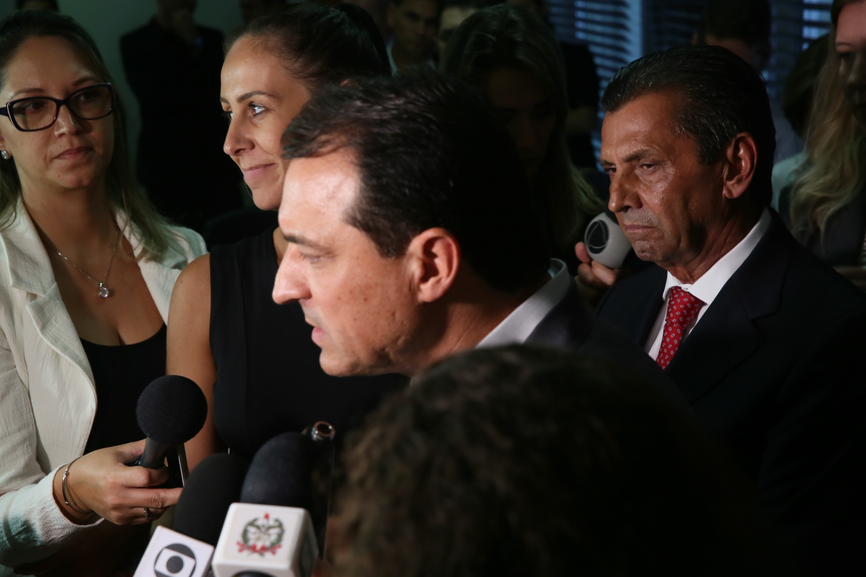 Presidente Julio Garcia recebe das mãos do Governador o projeto da Reforma Administrativa.