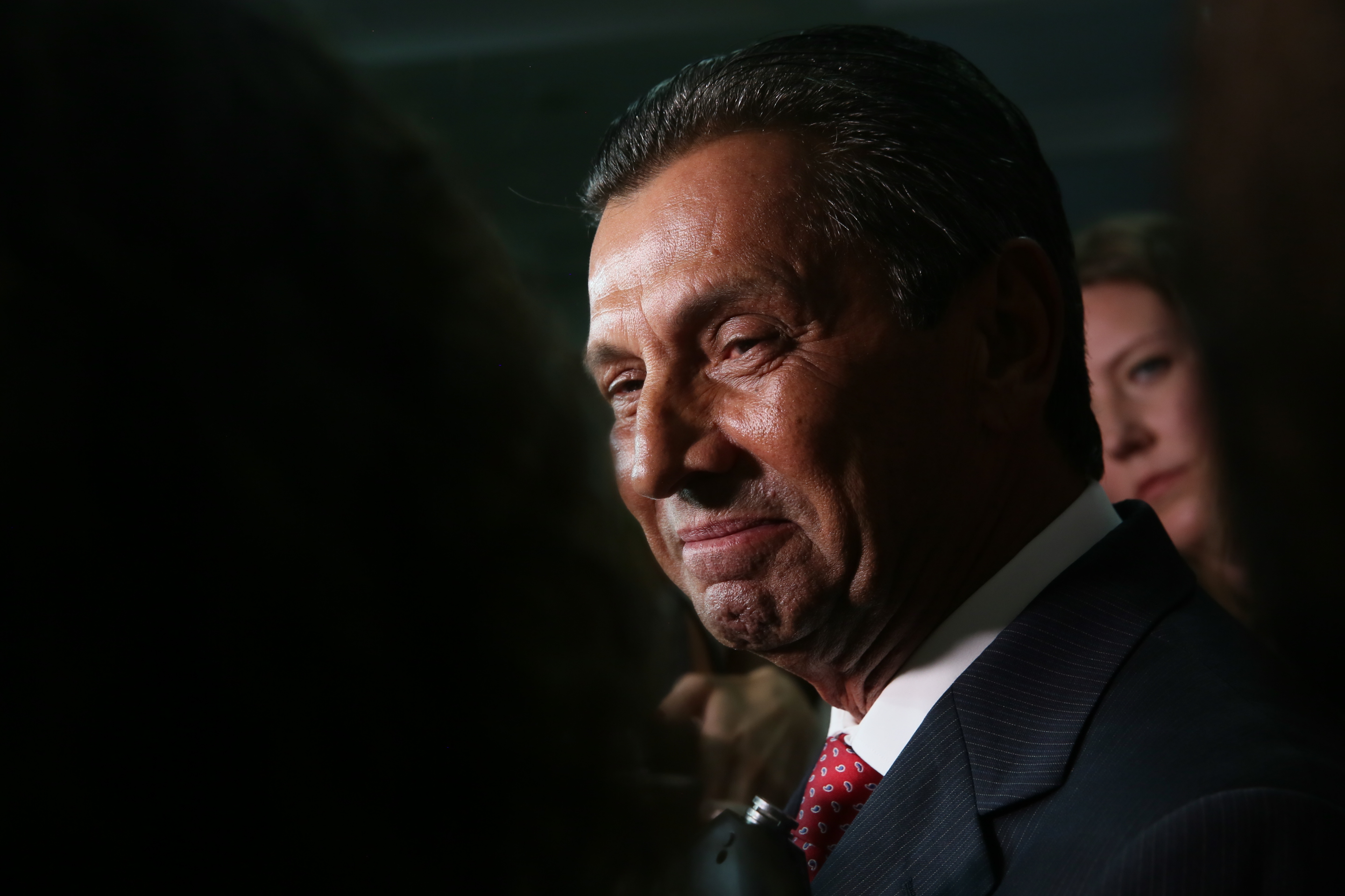Presidente Julio Garcia recebe das mãos do Governador o projeto da Reforma Administrativa.