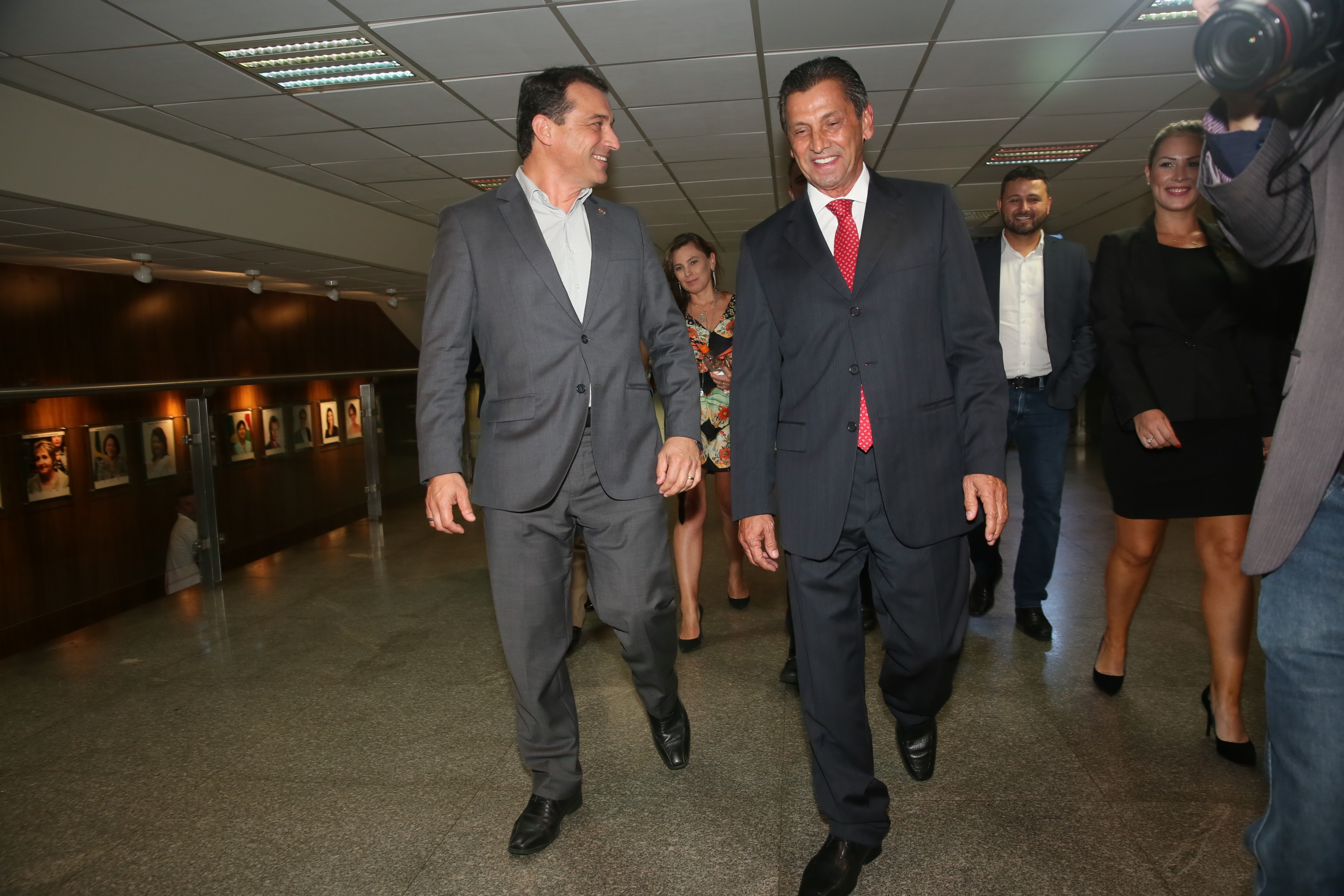 Presidente Julio Garcia recebe das mãos do Governador o projeto da Reforma Administrativa.