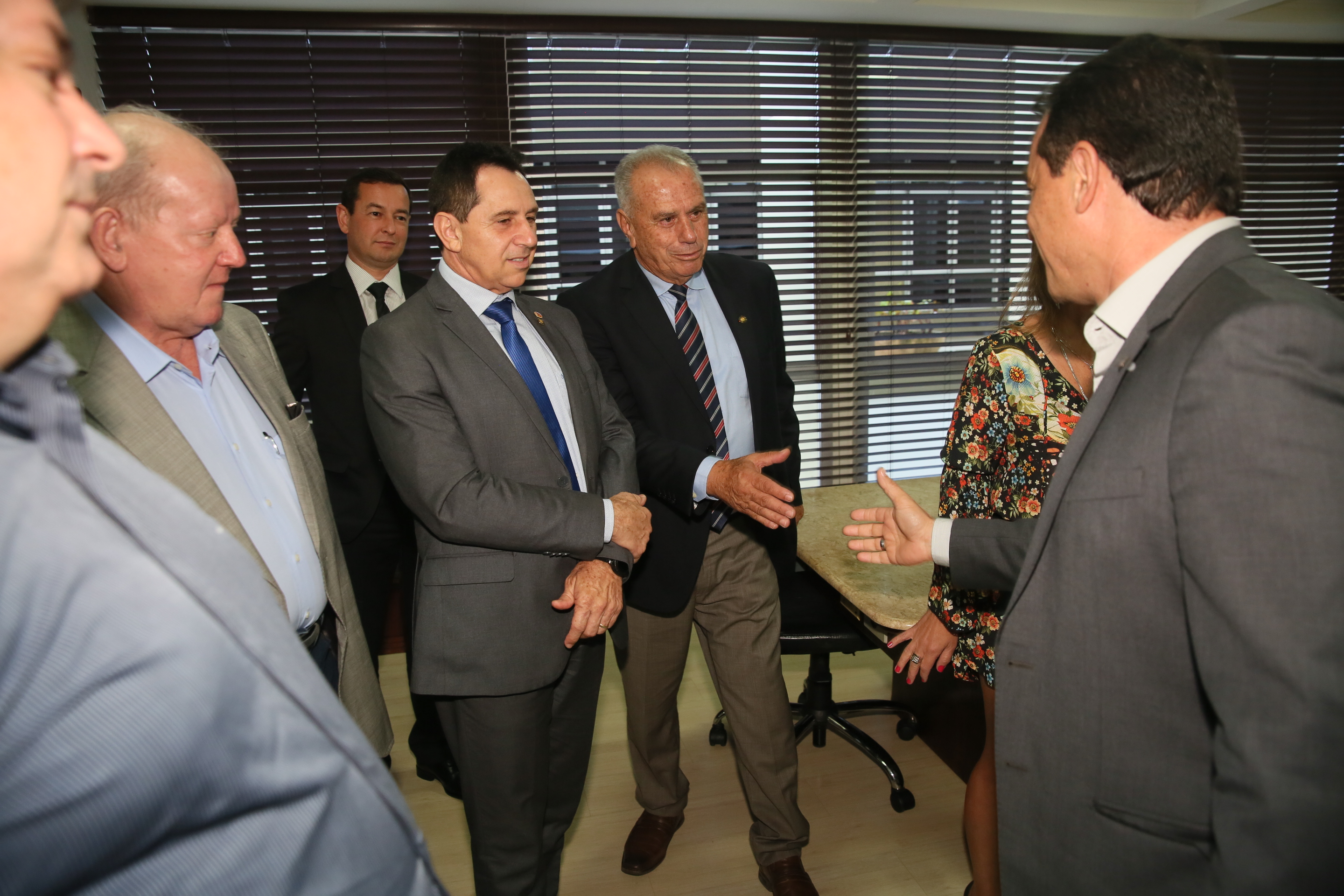 Presidente Julio Garcia recebe das mãos do Governador o projeto da Reforma Administrativa.