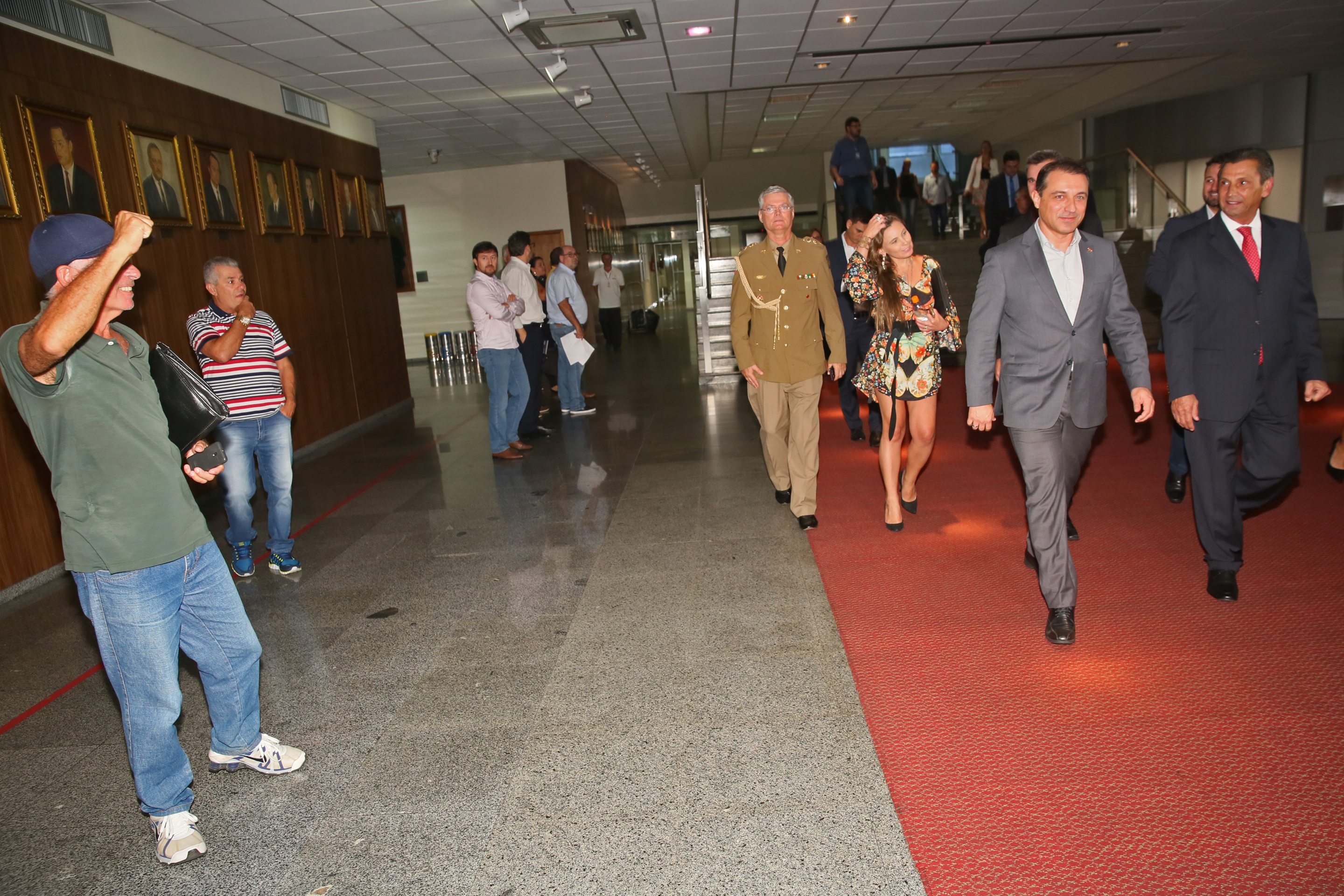 Presidente Julio Garcia recebe das mãos do Governador o projeto da Reforma Administrativa.
