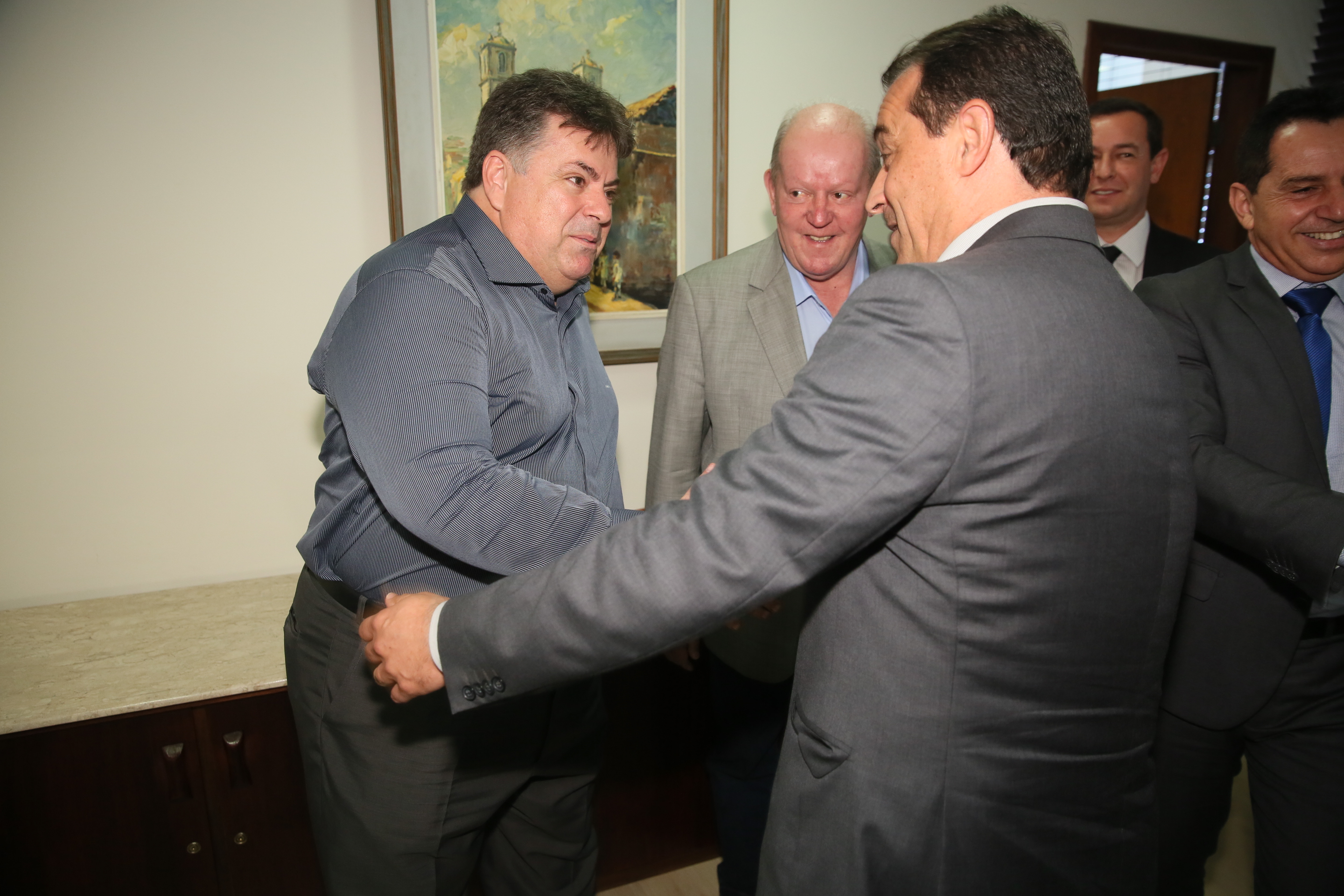 Presidente Julio Garcia recebe das mãos do Governador o projeto da Reforma Administrativa.