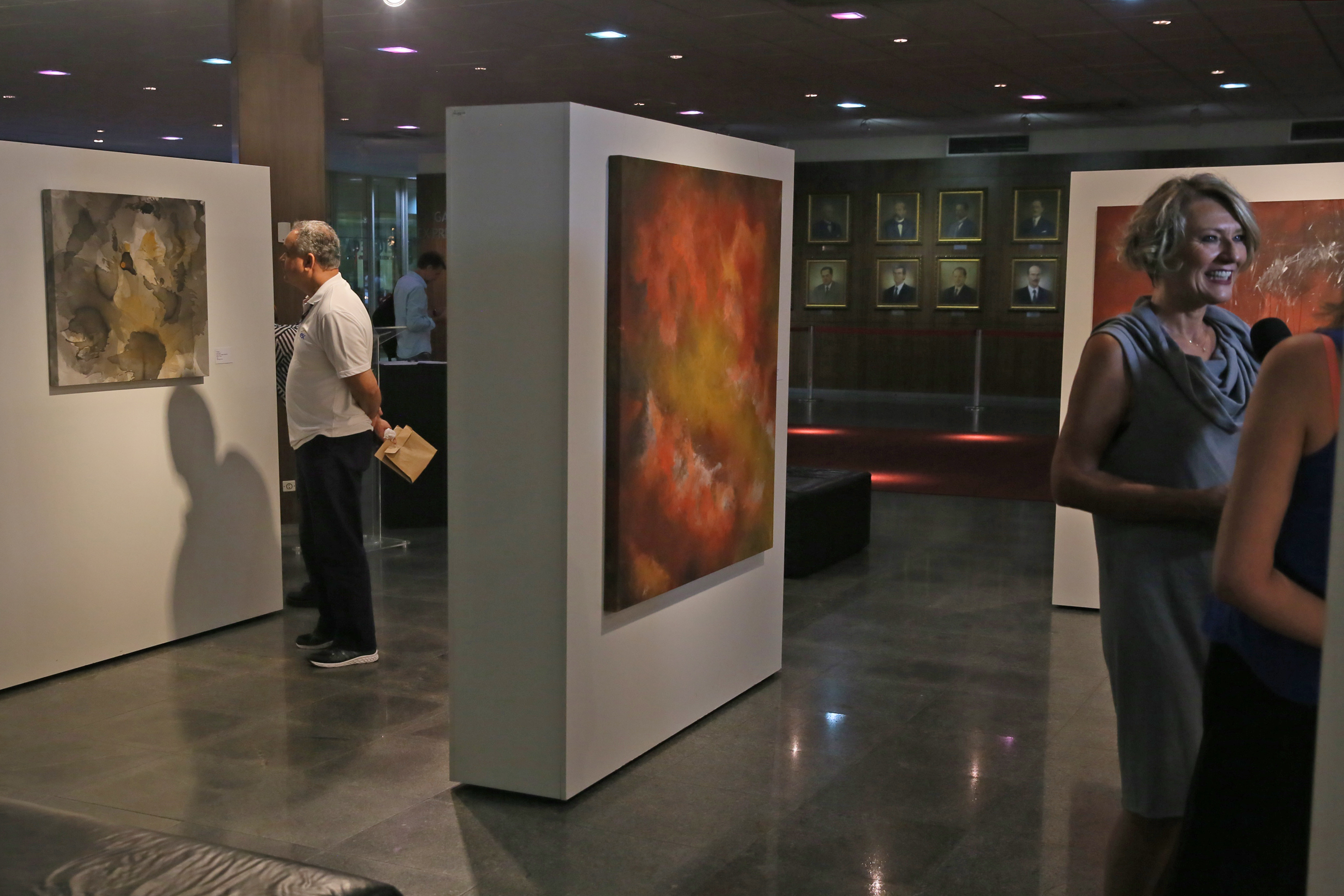 Exposição Arte Gestual  da artista plástica Iara Dreger é lançada na Alesc