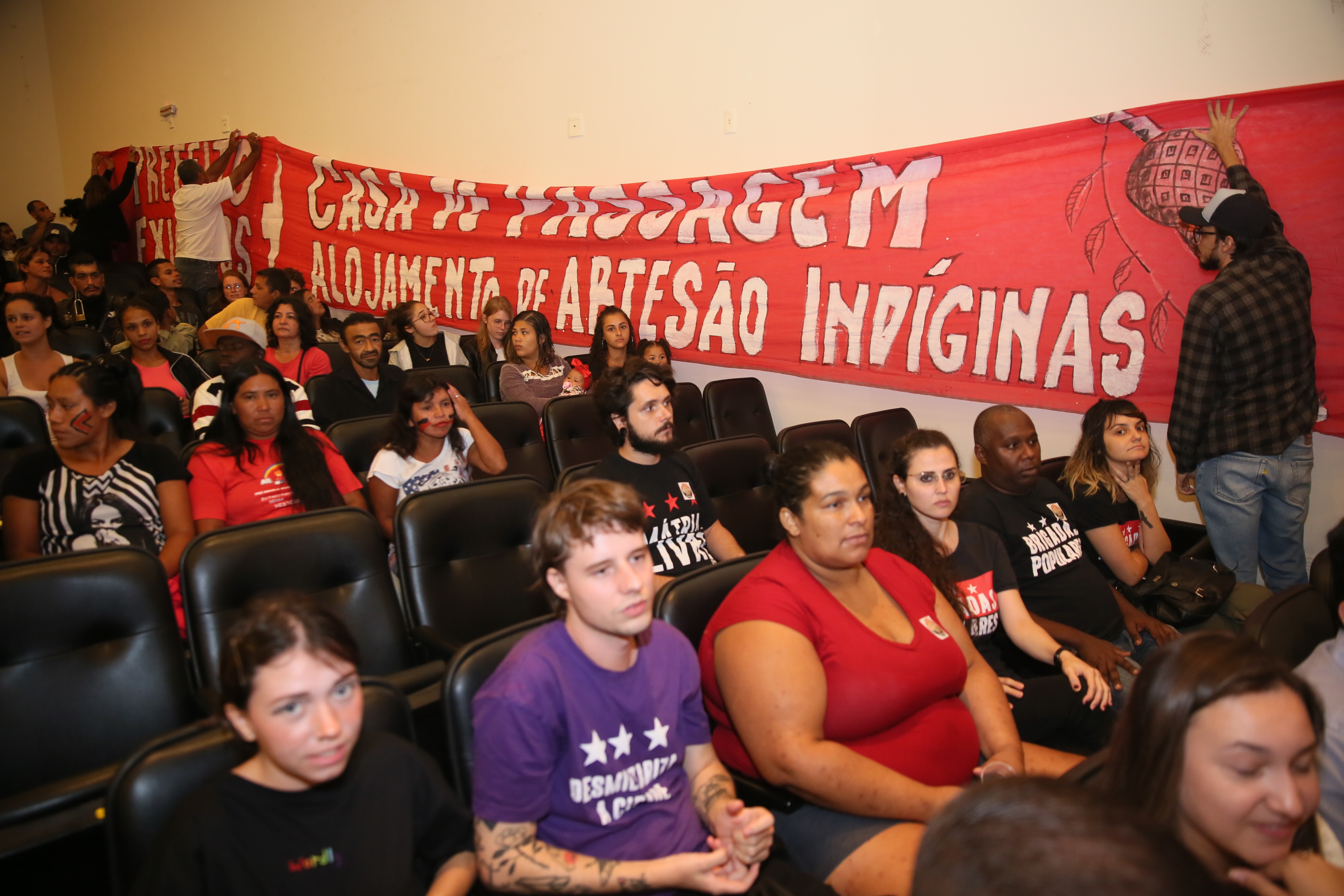 A segurança e sua relação com a população de periferia, movimentos sociais e culturais da Grande Florianópolis.