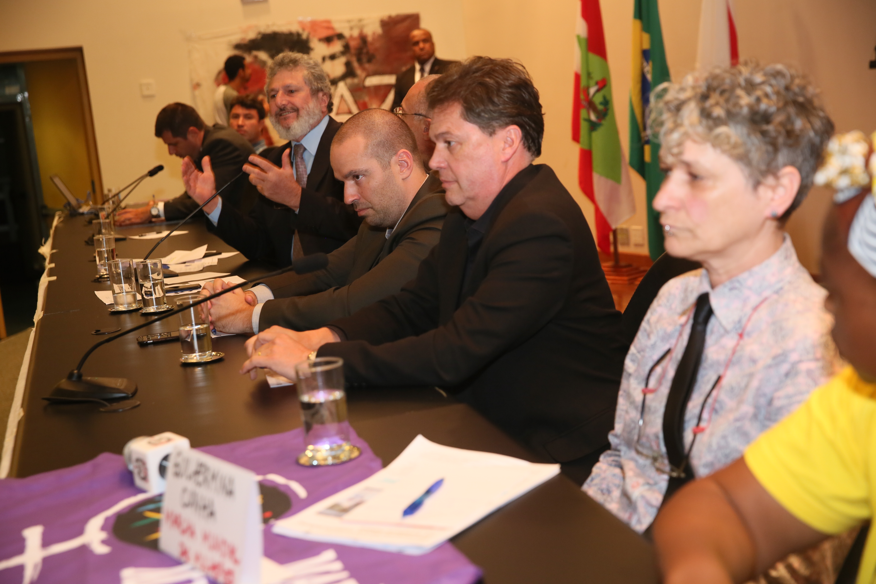 A segurança e sua relação com a população de periferia, movimentos sociais e culturais da Grande Florianópolis.