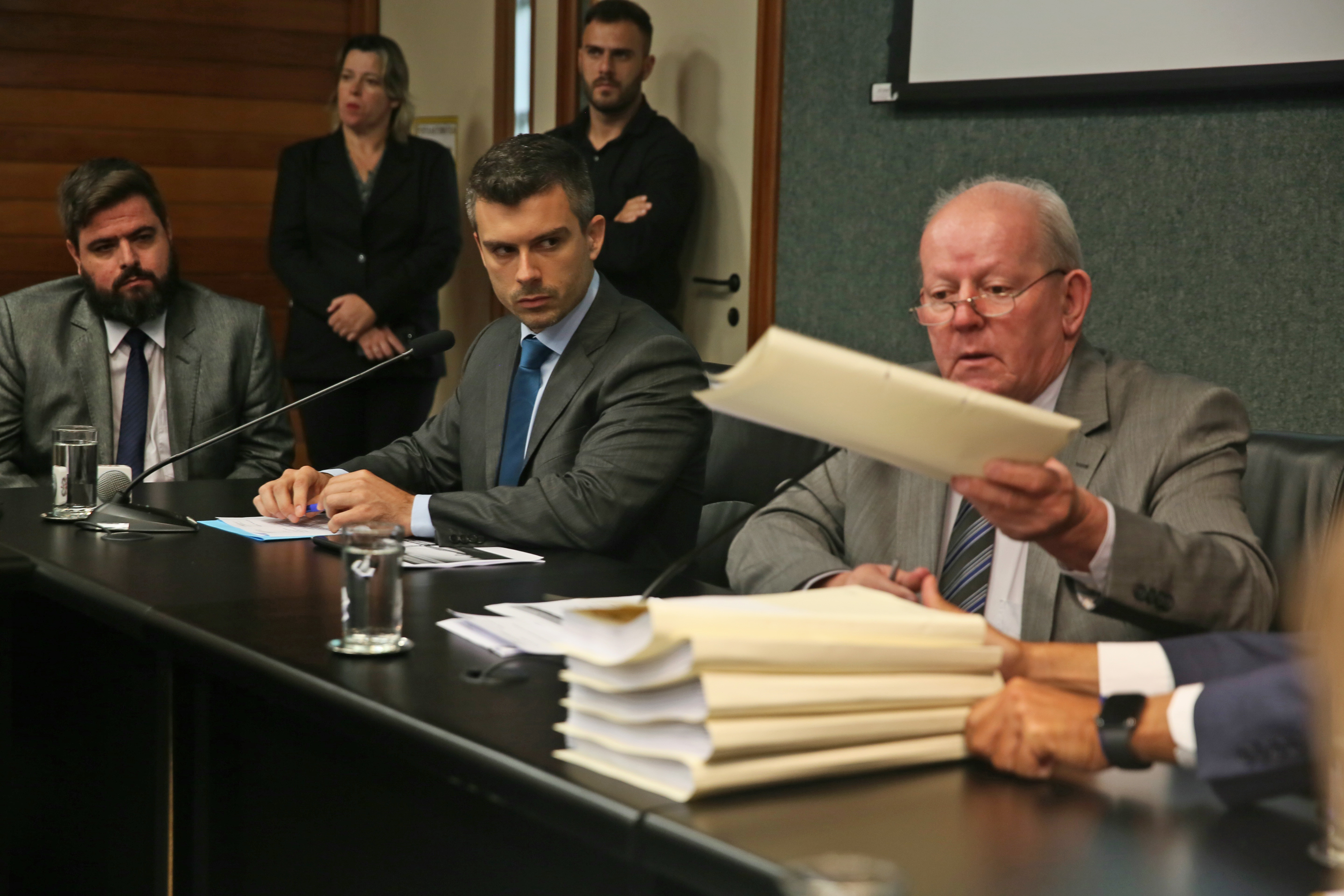 Reunião define acesso ao histórico dos contratos de restauração da Ponte.