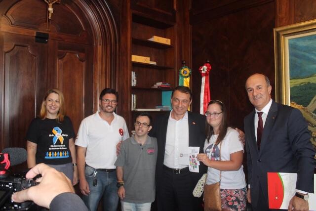 Governador recebe representantes de entidades ligadas à Síndrome de Down