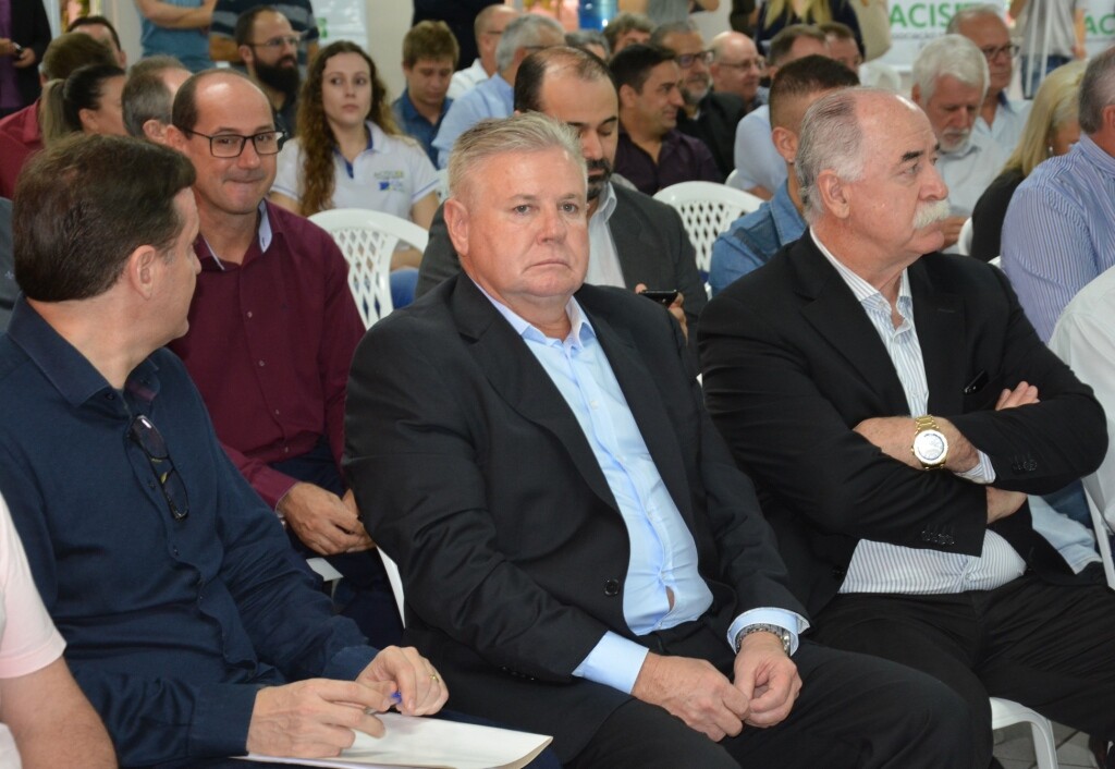 Bancada do Oeste recebe demandas das entidades empresariais em Chapecó