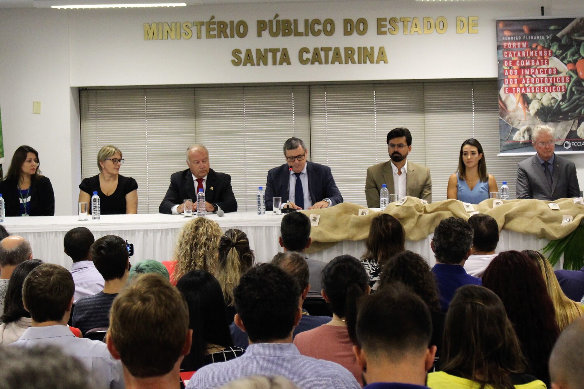 “Estamos contaminando nossas crianças”, alertou Luciane Carminatti