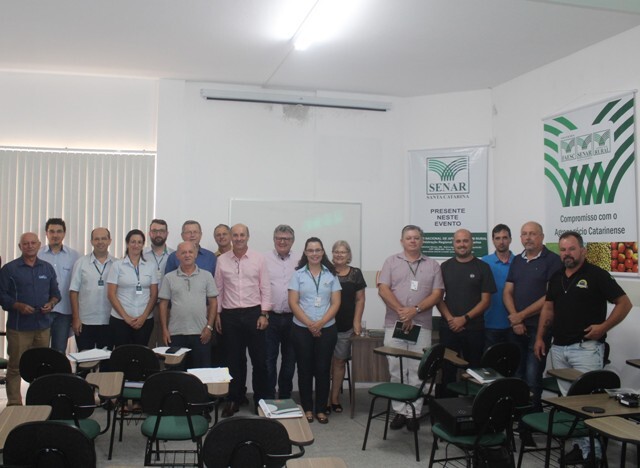 O encontro contou com técnicos da Cooperja, Copagro, Sindarroz, Epagri, Arivale e  do gabinete do parlamentar. Foto: Assessoria parlamentar.