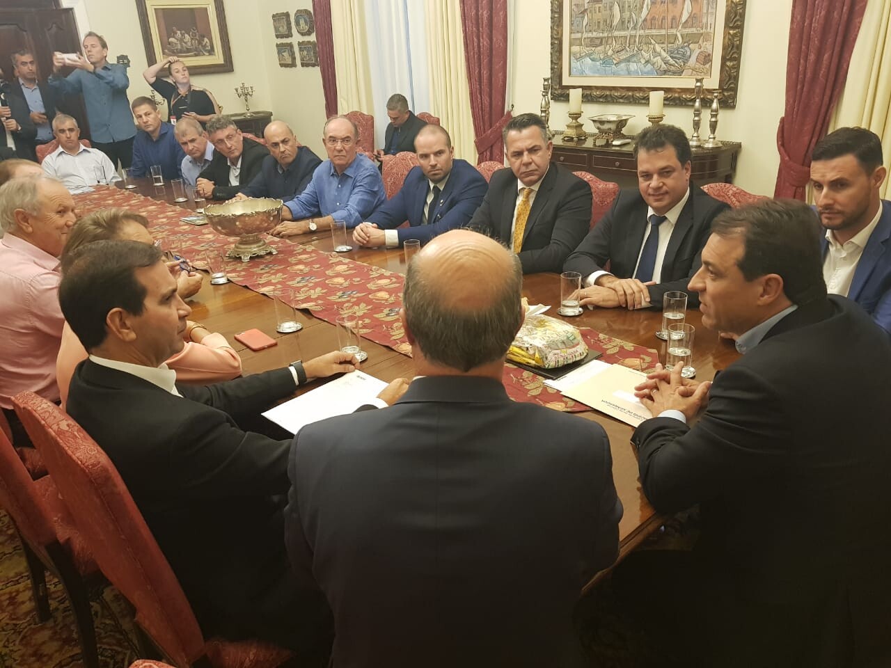 Minotto acompanha comitiva da Amesc em audiência com governador
