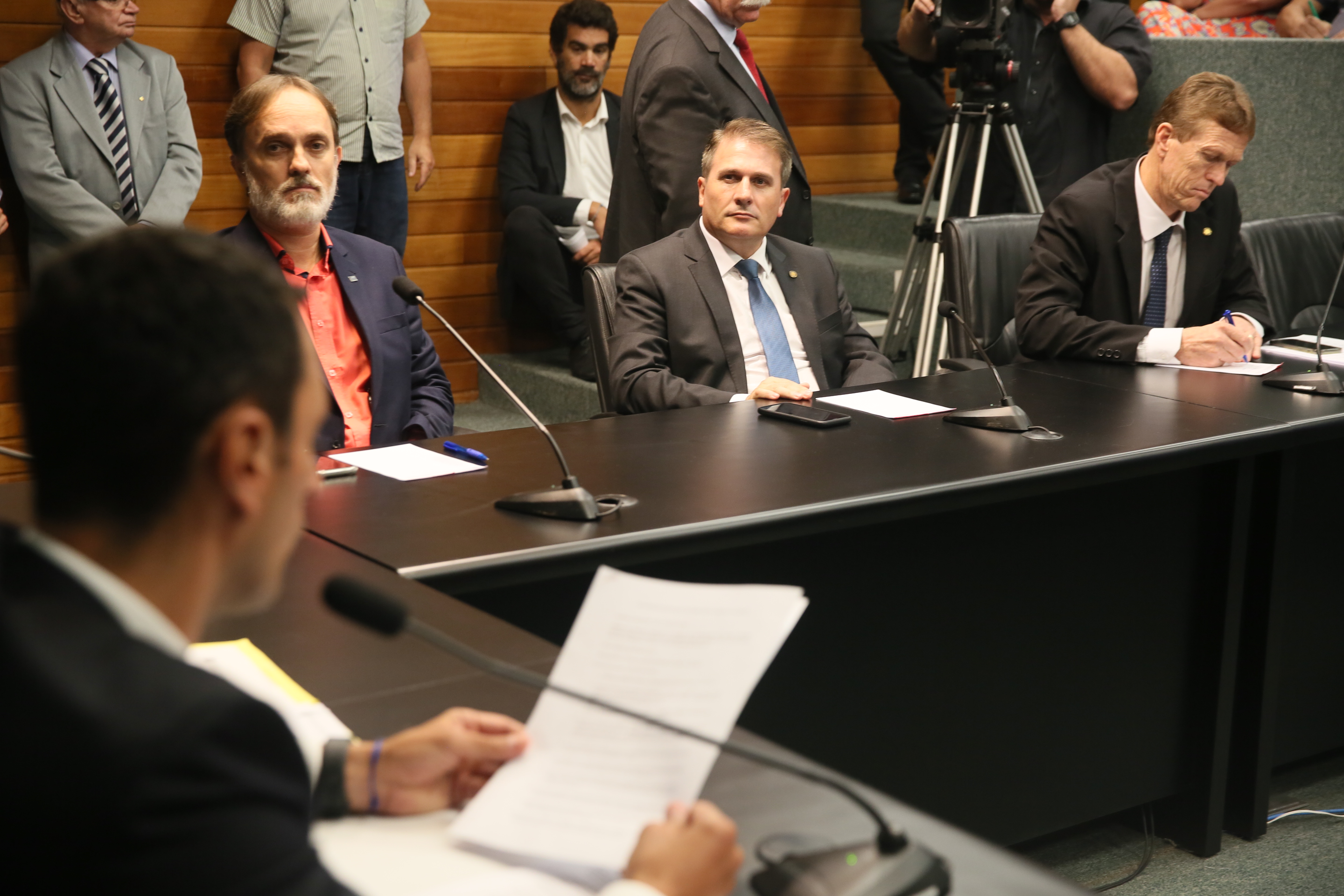 Deputados da Comissão de Transportes e Desenvolvimento Urbano recebem o Secretário de Estado da Infraestrutura Carlos Hassler para tratar da situação das pontes de acesso à ilha.