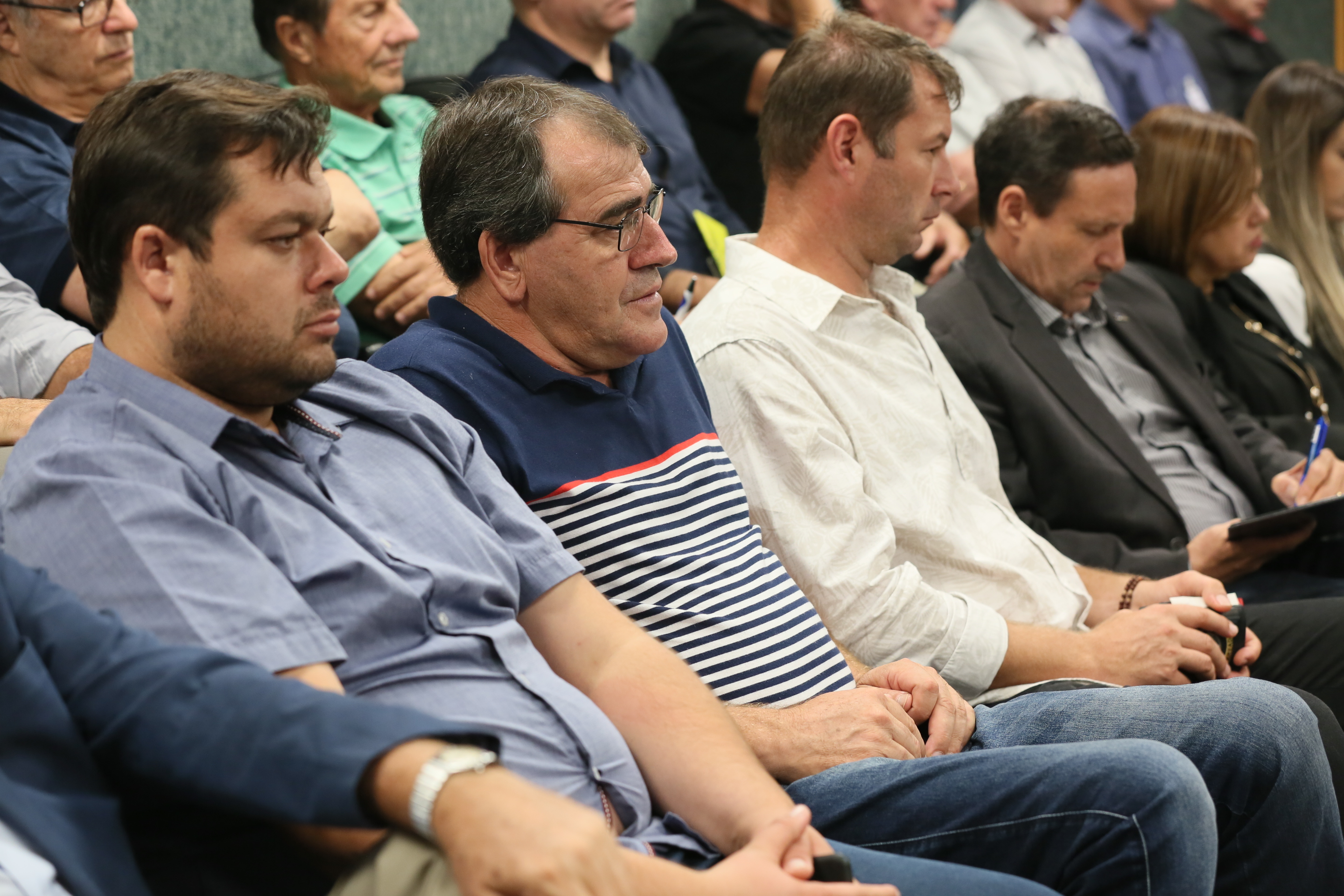 Deputados da Comissão de Transportes e Desenvolvimento Urbano recebem o Secretário de Estado da Infraestrutura Carlos Hassler para tratar da situação das pontes de acesso à ilha.
