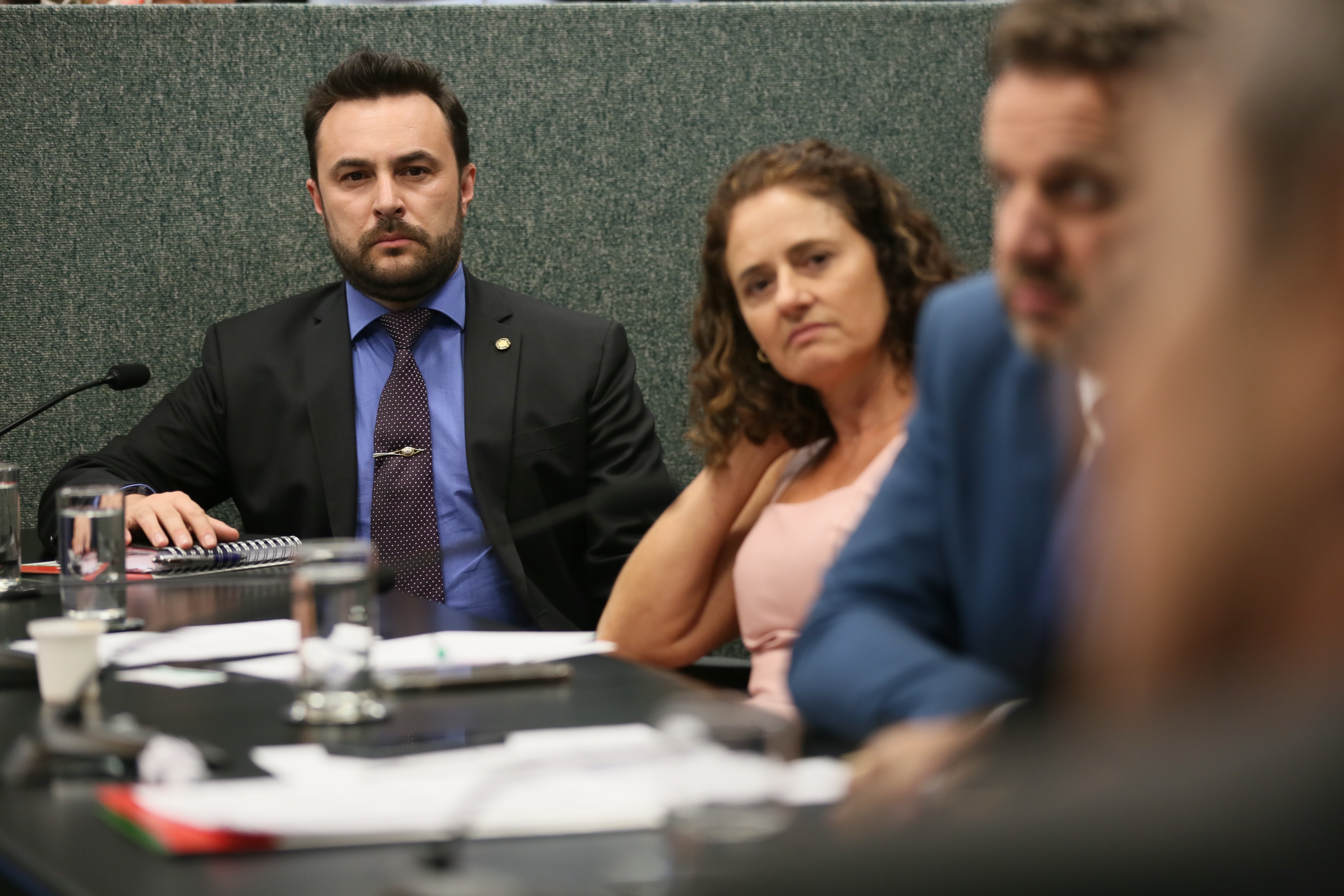 Deputados da Comissão de Transportes e Desenvolvimento Urbano recebem o Secretário de Estado da Infraestrutura Carlos Hassler para tratar da situação das pontes de acesso à ilha.