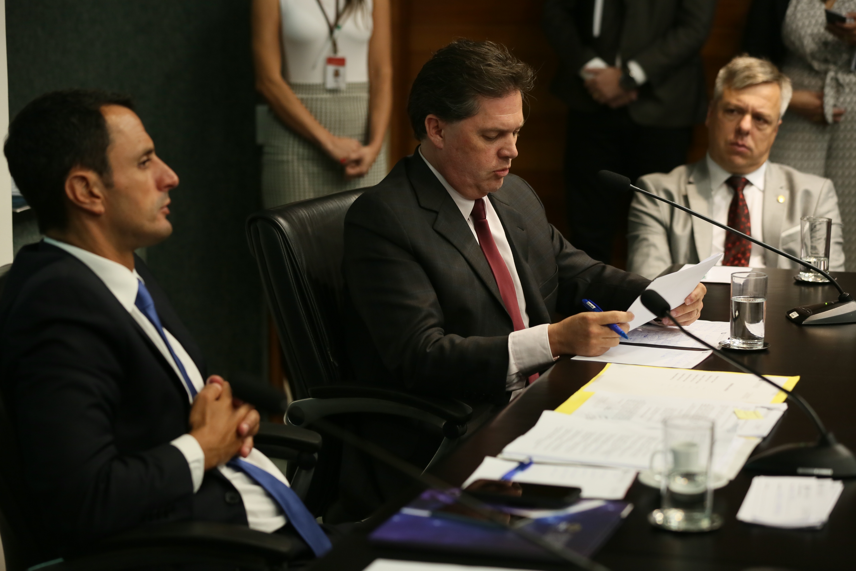 Deputados da Comissão de Transportes e Desenvolvimento Urbano recebem o Secretário de Estado da Infraestrutura Carlos Hassler para tratar da situação das pontes de acesso à ilha.