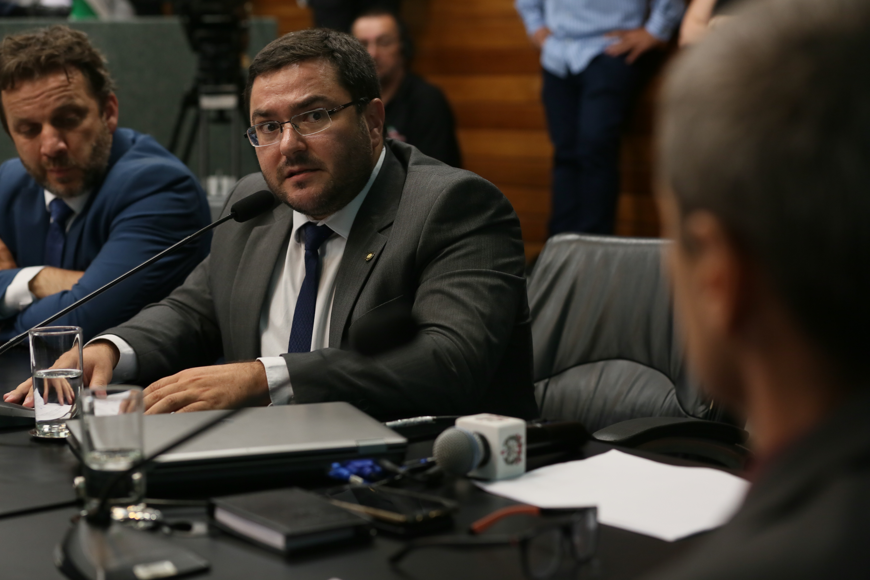 Deputados da Comissão de Transportes e Desenvolvimento Urbano recebem o Secretário de Estado da Infraestrutura Carlos Hassler para tratar da situação das pontes de acesso à ilha.