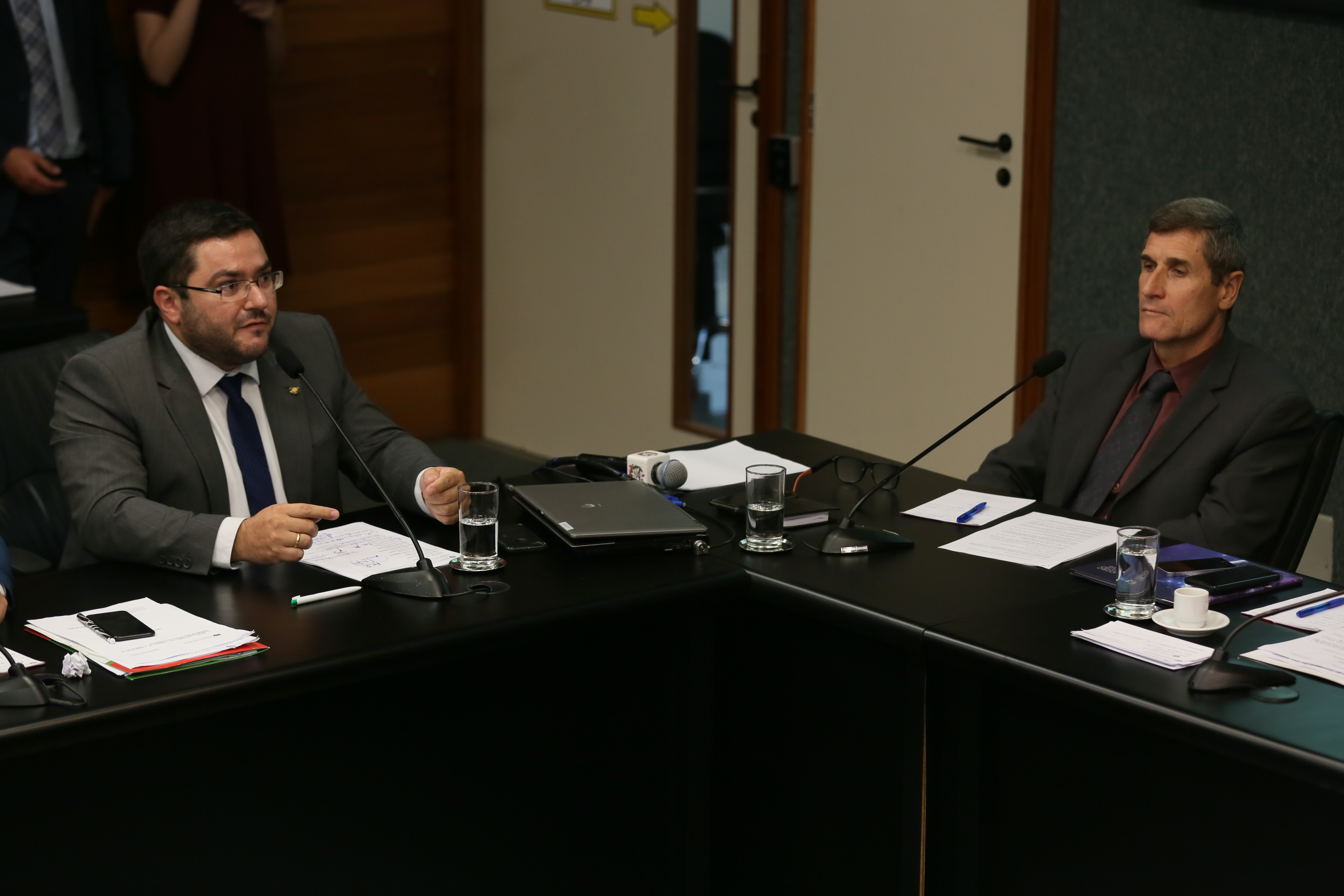 Deputados da Comissão de Transportes e Desenvolvimento Urbano recebem o Secretário de Estado da Infraestrutura Carlos Hassler para tratar da situação das pontes de acesso à ilha.