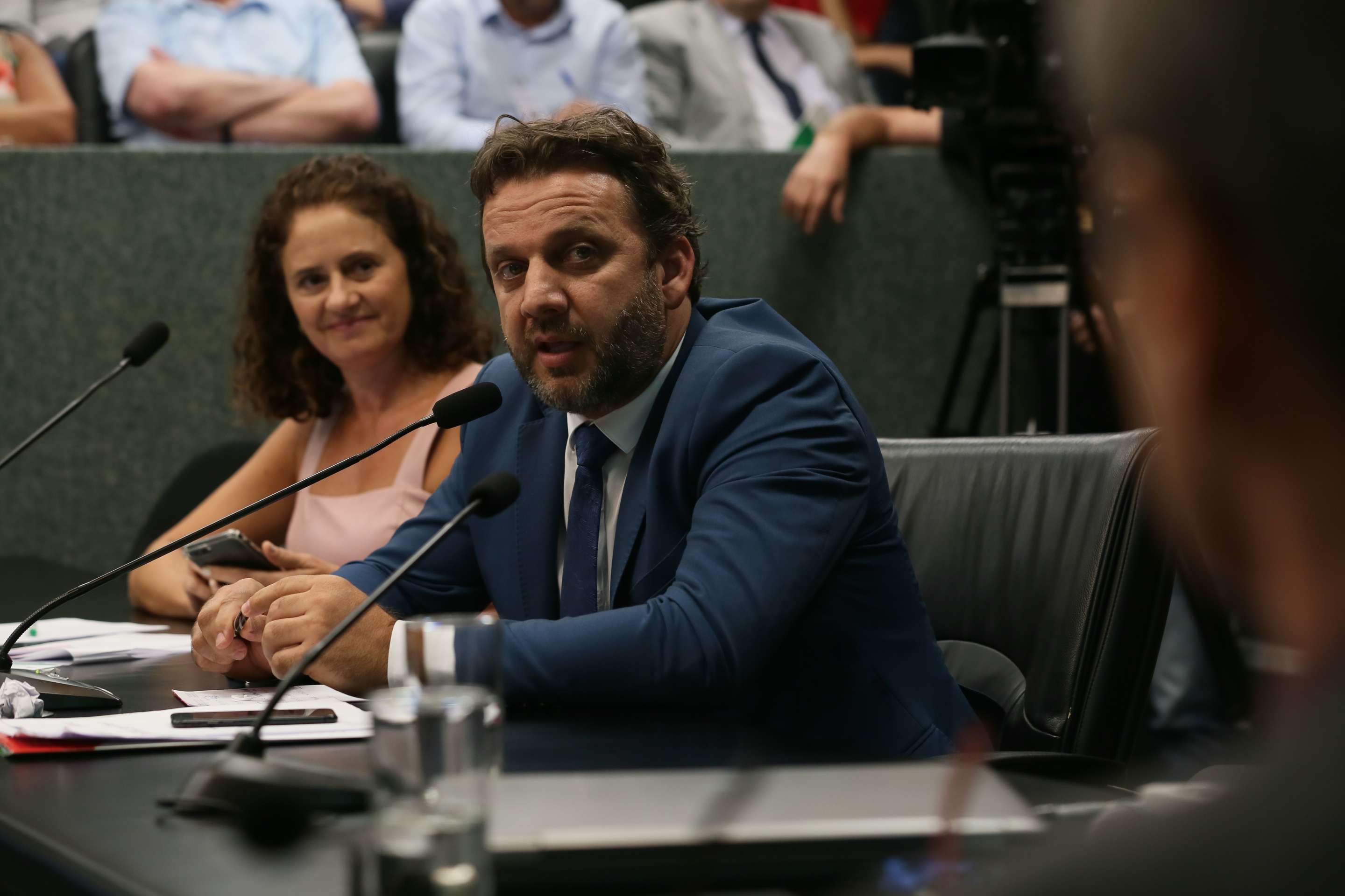 Deputados da Comissão de Transportes e Desenvolvimento Urbano recebem o Secretário de Estado da Infraestrutura Carlos Hassler para tratar da situação das pontes de acesso à ilha.
