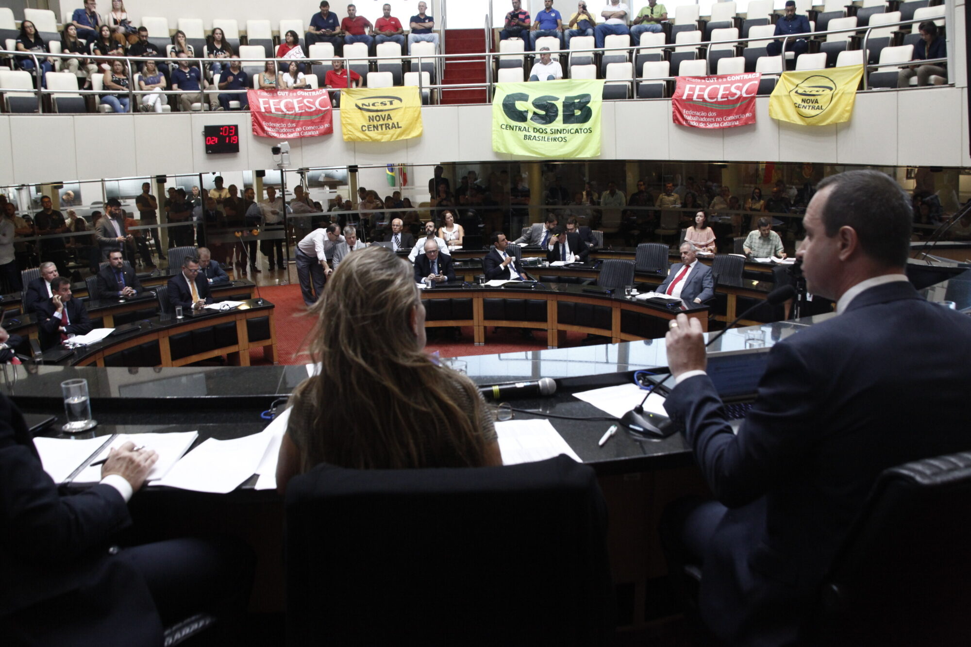 Comissões discutem projeto de reforma administrativa