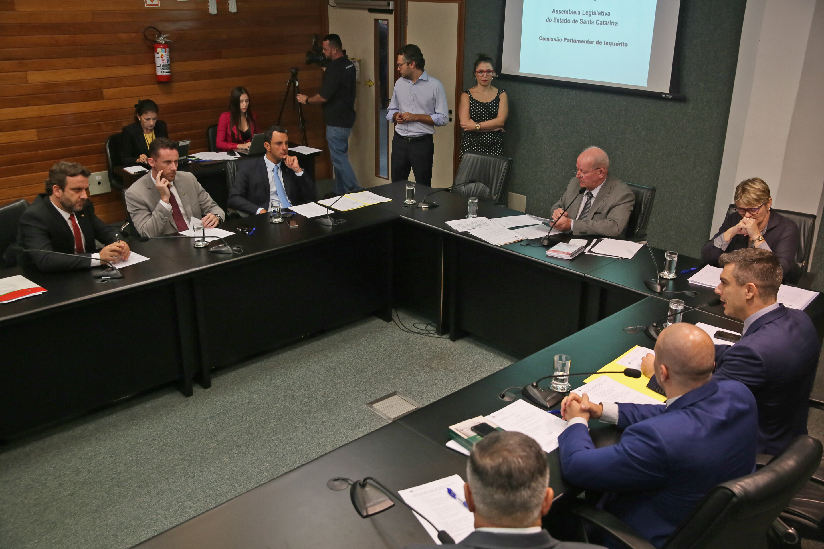 Reunião da Comissão Parlamentar de Inquérito para apurar eventuais irregularidades nos contratos de restauração da Ponte Hercílio Luz.