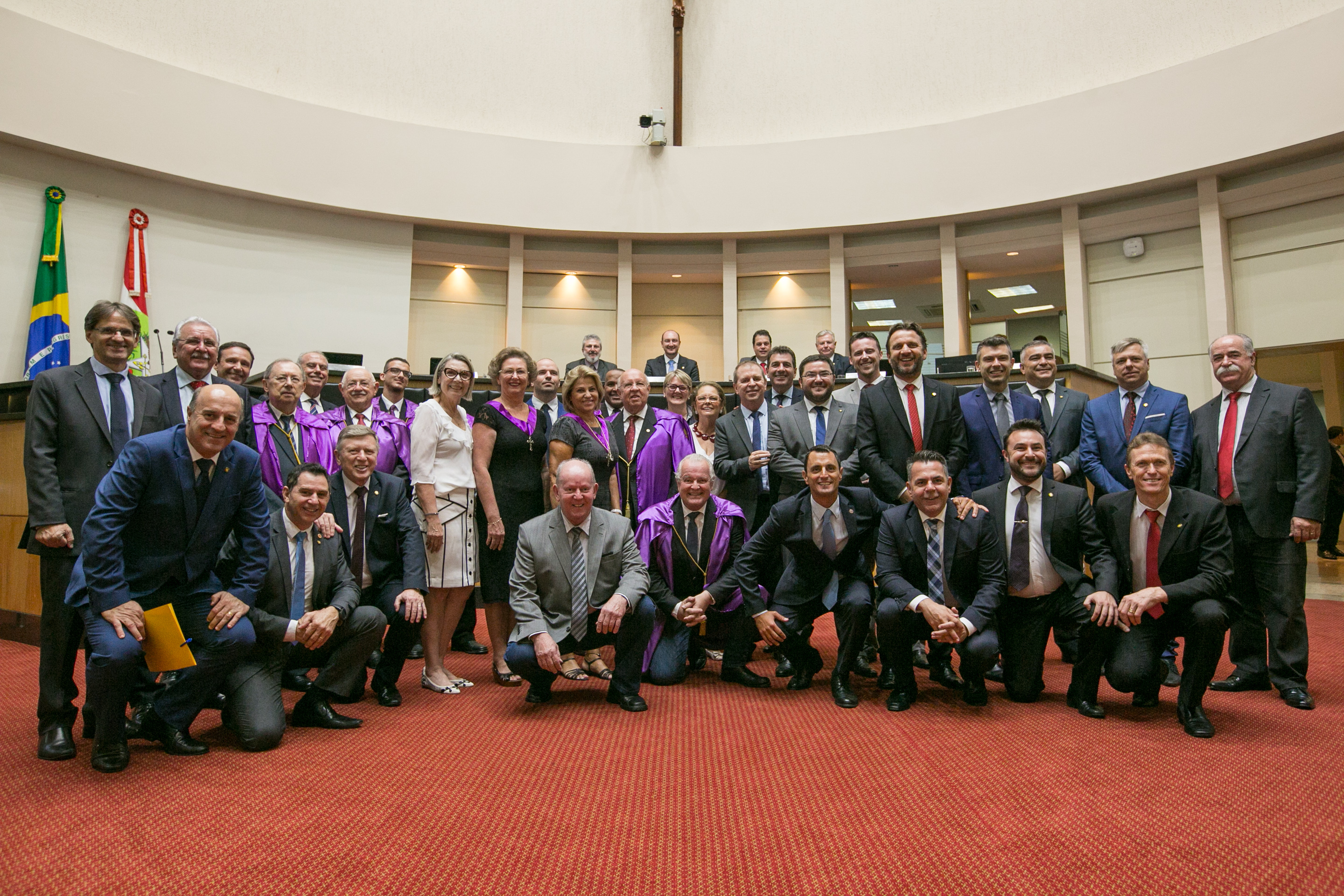 Representantes da Procissão do Senhor dos Passos com deputados estaduais