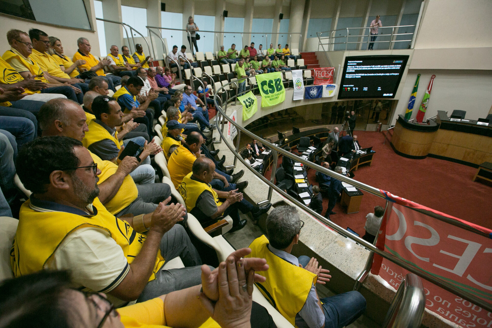 Reajuste do salário mínimo regional é aprovado pelos deputados