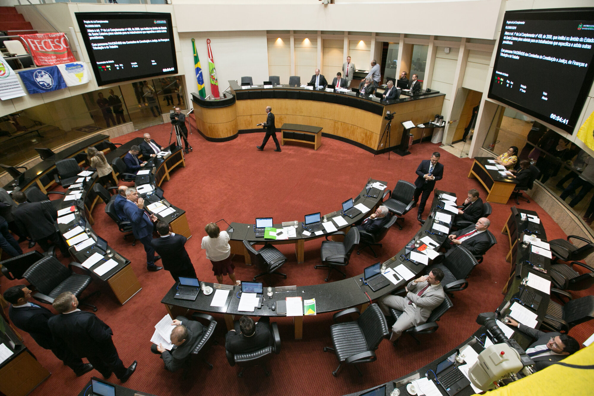 Parlamentares articulam permanência da Eletrosul em SC
