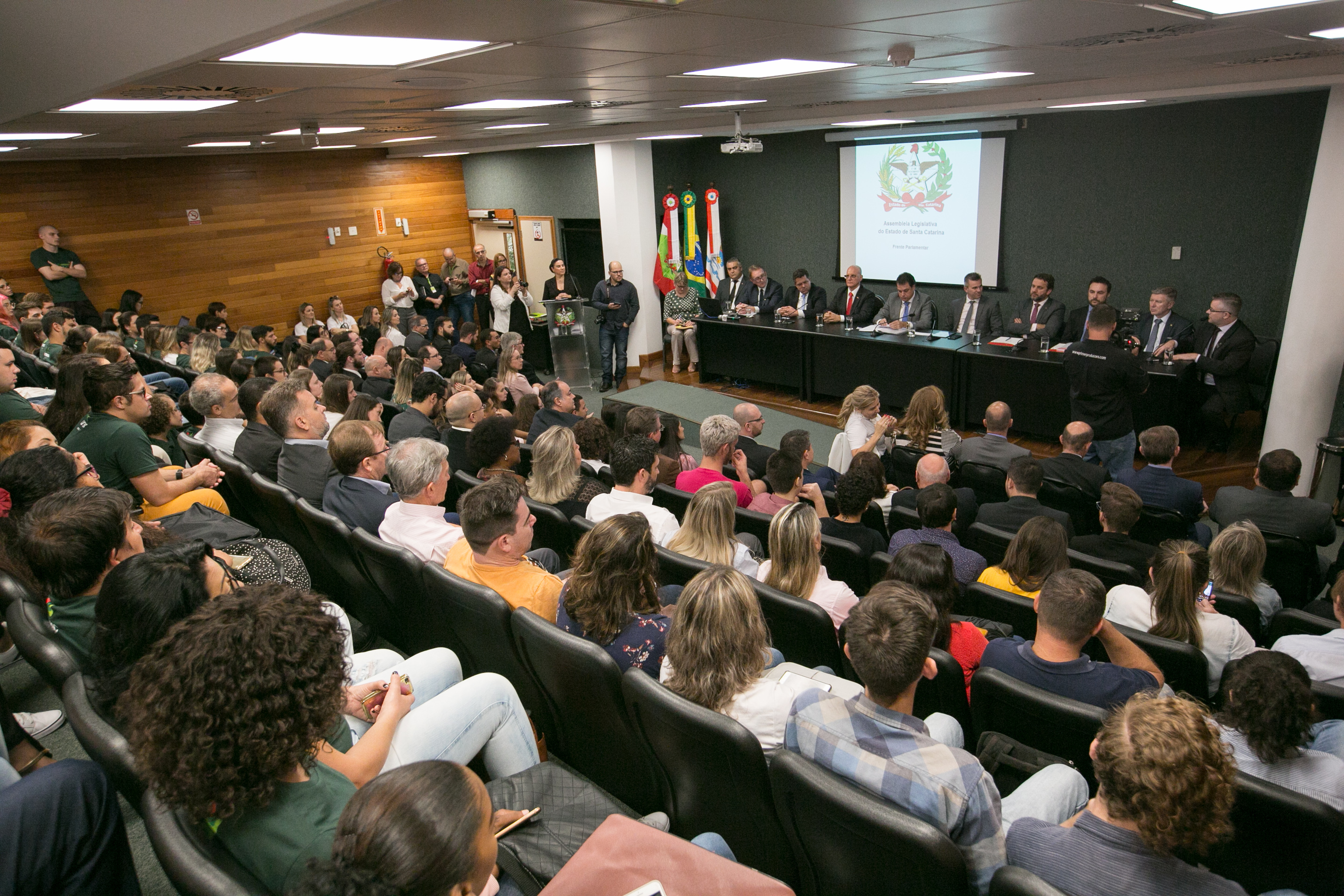 Frente Parlamentar em Defesa das Instituições de Educação Superior Legalmente Habilitadas a Funcionar em SC