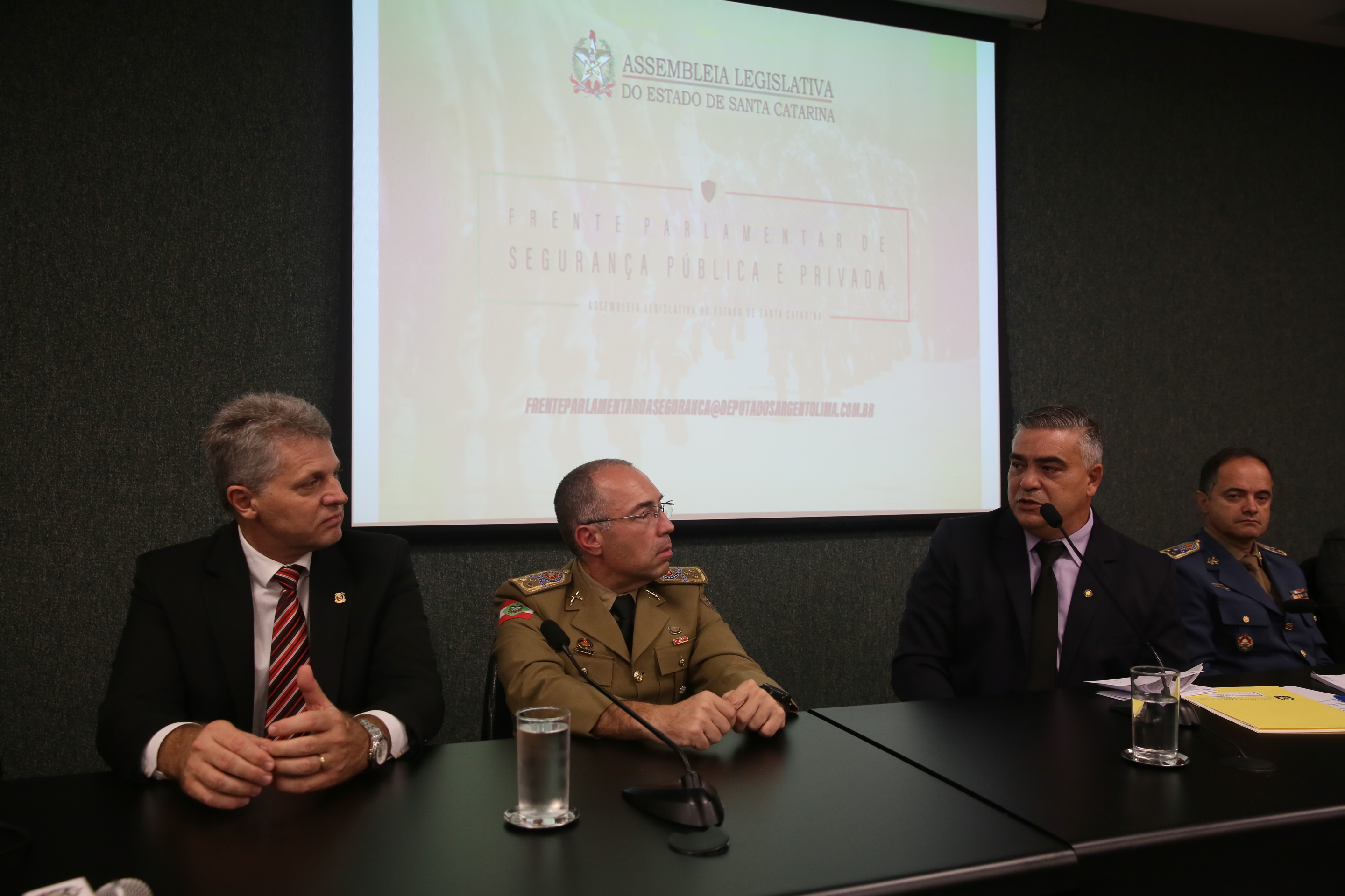 Frente Parlamentar em defesa das seguranças pública e privada.