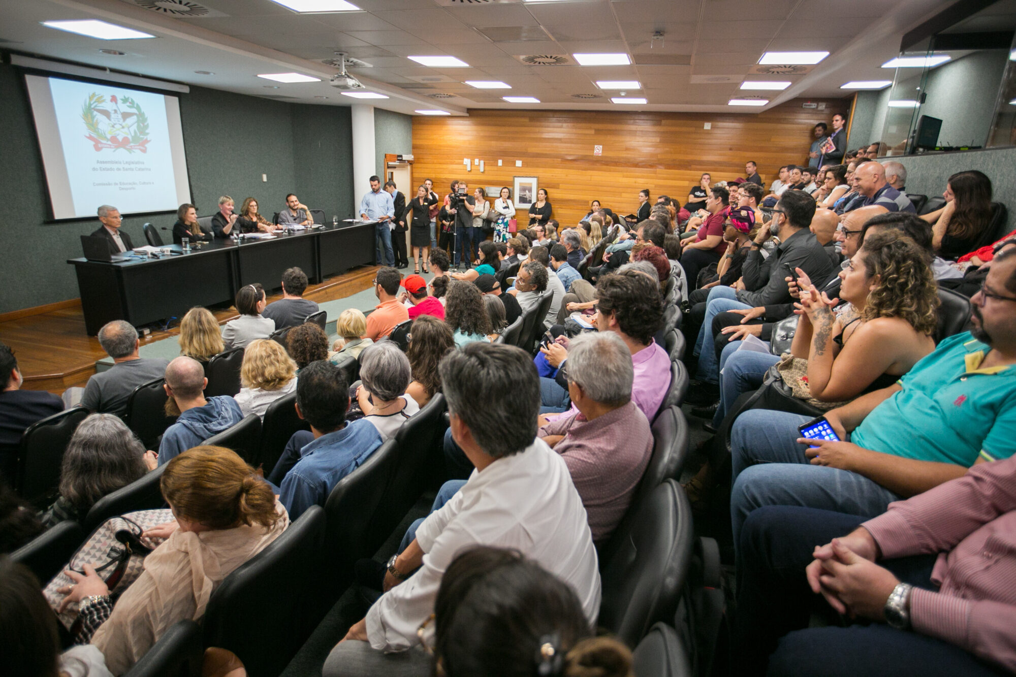 Alesc promove eventos sobre automutilação e visão monocular